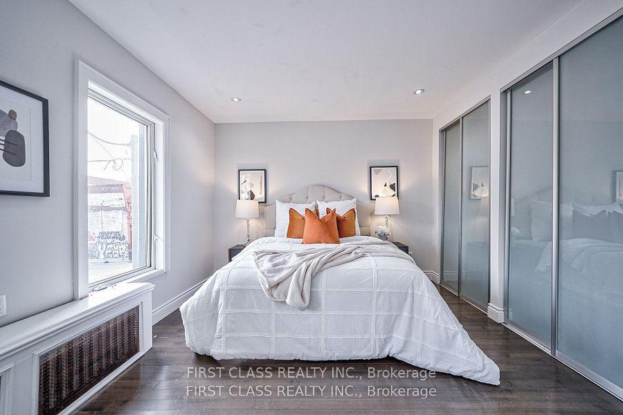 Photo 15 of 82 Wolseley Street, Toronto, Niagara — HOMEH
