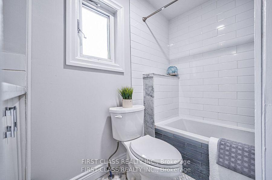 Photo 19 of 82 Wolseley Street, Toronto, Niagara — HOMEH