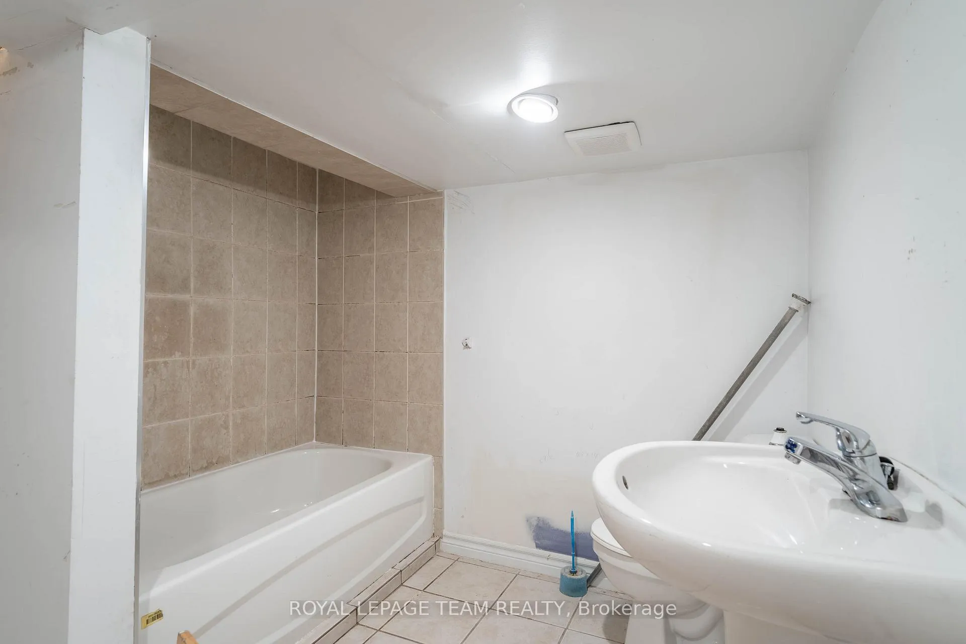Photo 37 of 5 Gilchrist Avenue, Ottawa, Ottawa West — HOMEH