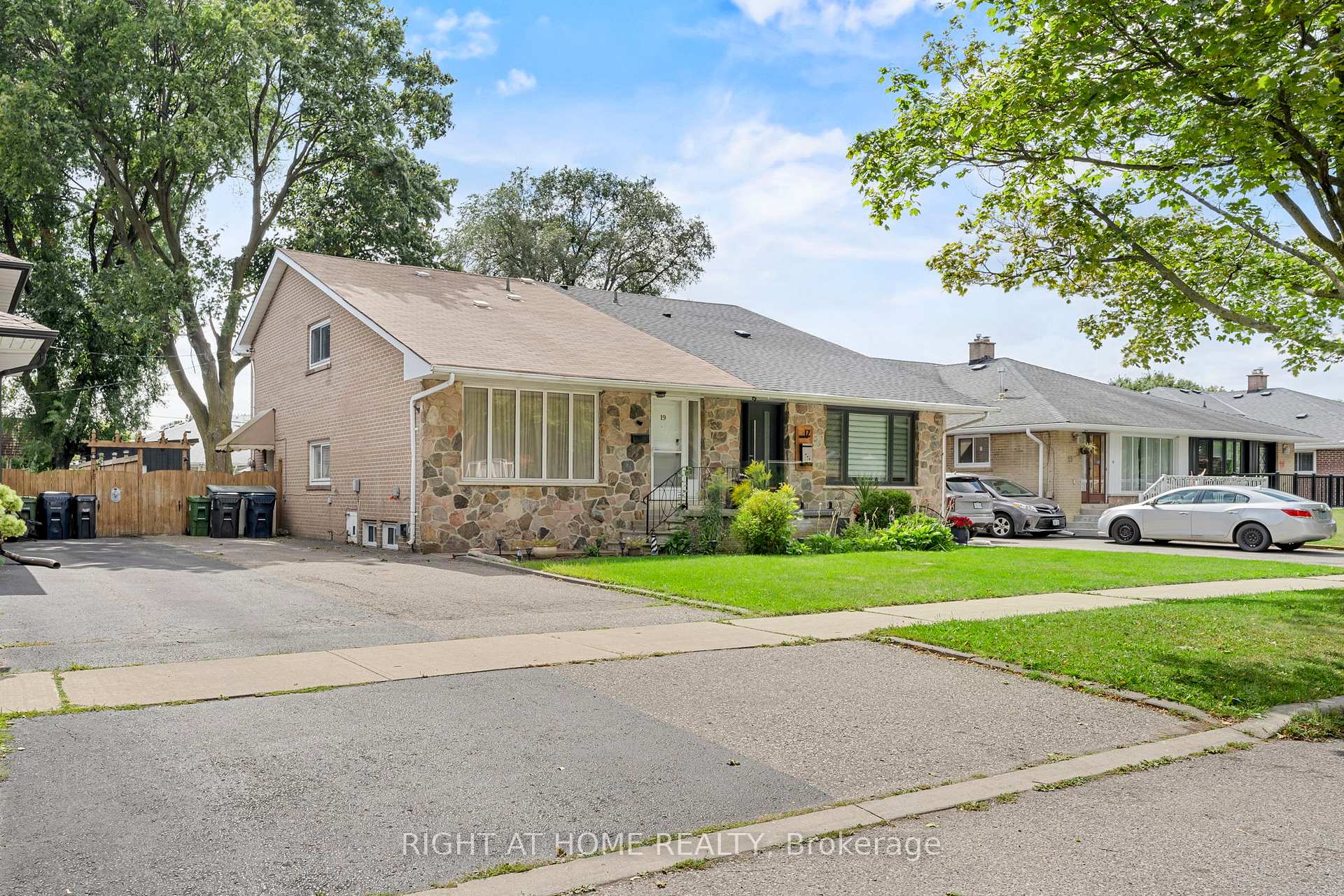 Front of 19 Dunsany Crescent
