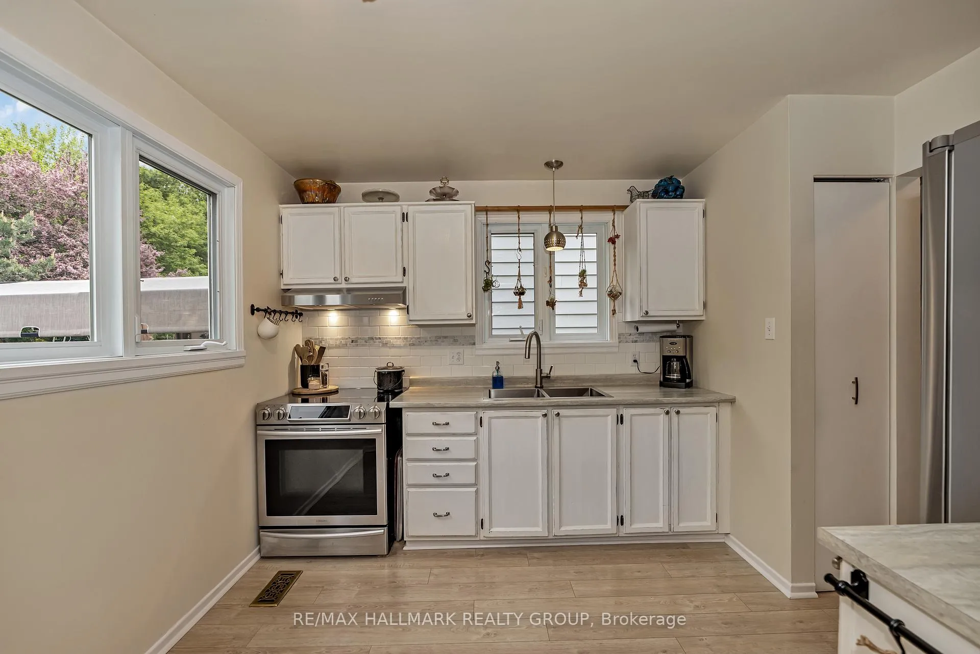 Photo 63 of 2482 Autumn Hill Crescent, Ottawa, Blackburn Hamlet (South) — HOMEH