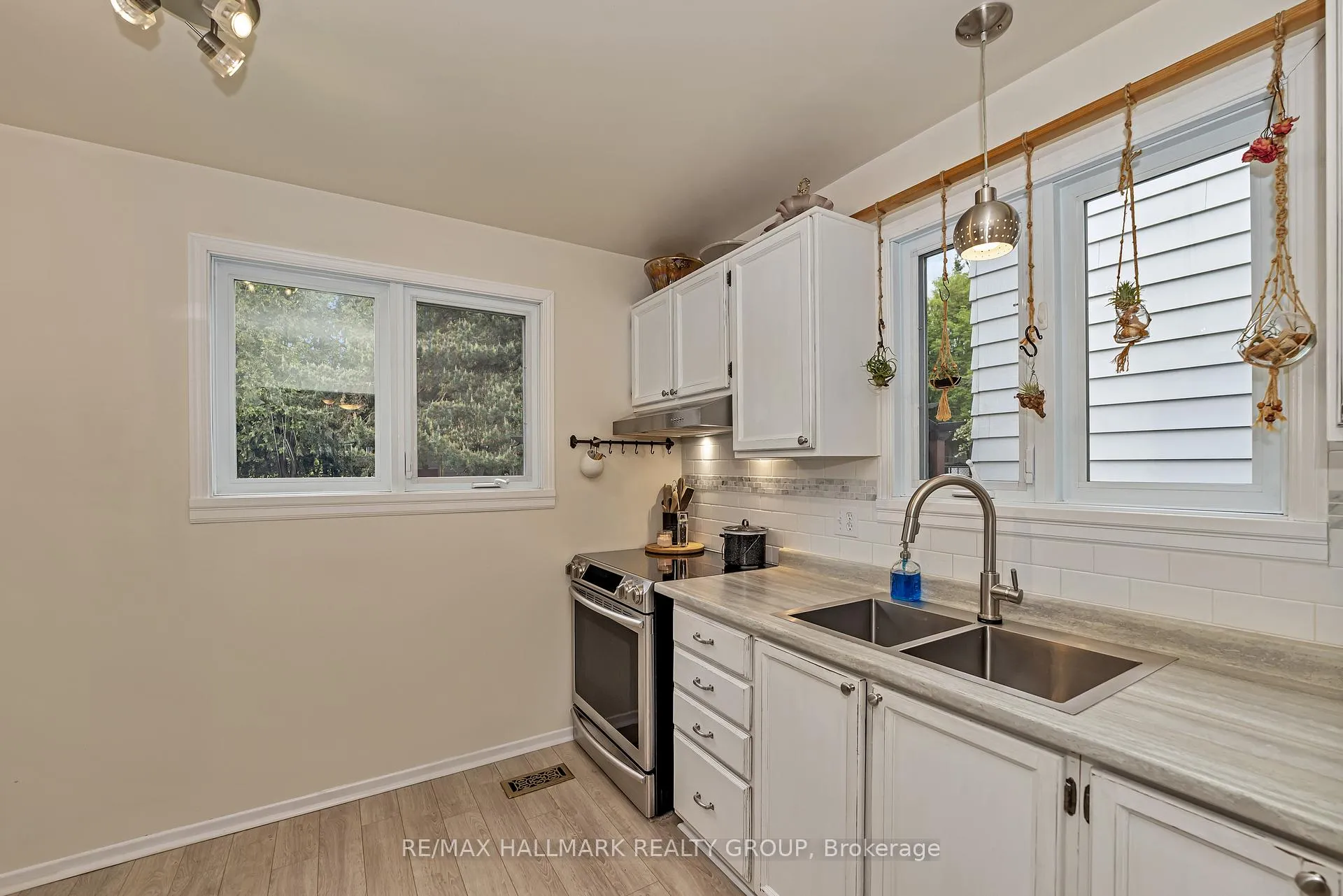 Photo 53 of 2482 Autumn Hill Crescent, Ottawa, Blackburn Hamlet (South) — HOMEH