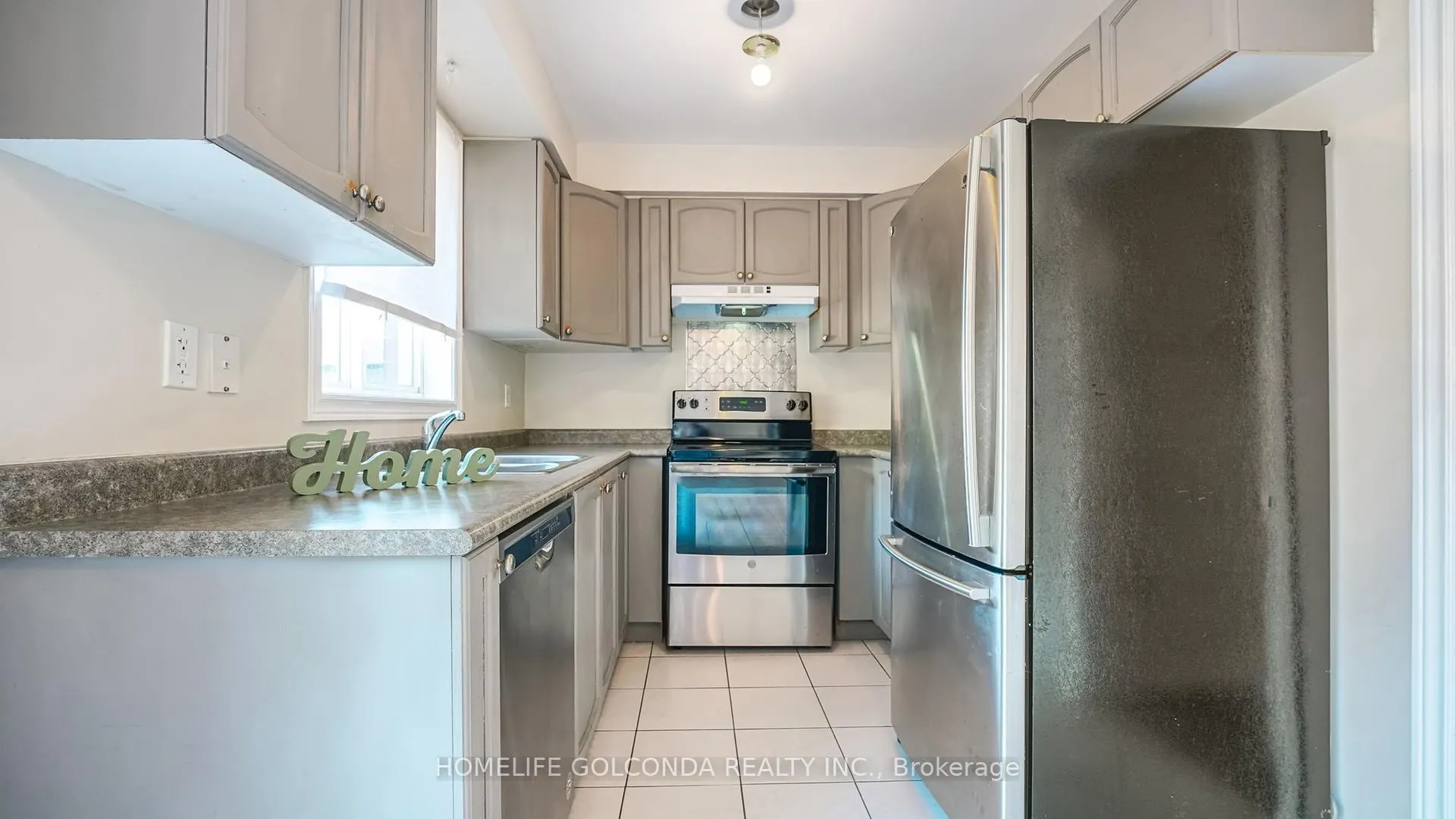 Photo 6 of 21 Bentley Crescent, Barrie, 400 West — HOMEH
