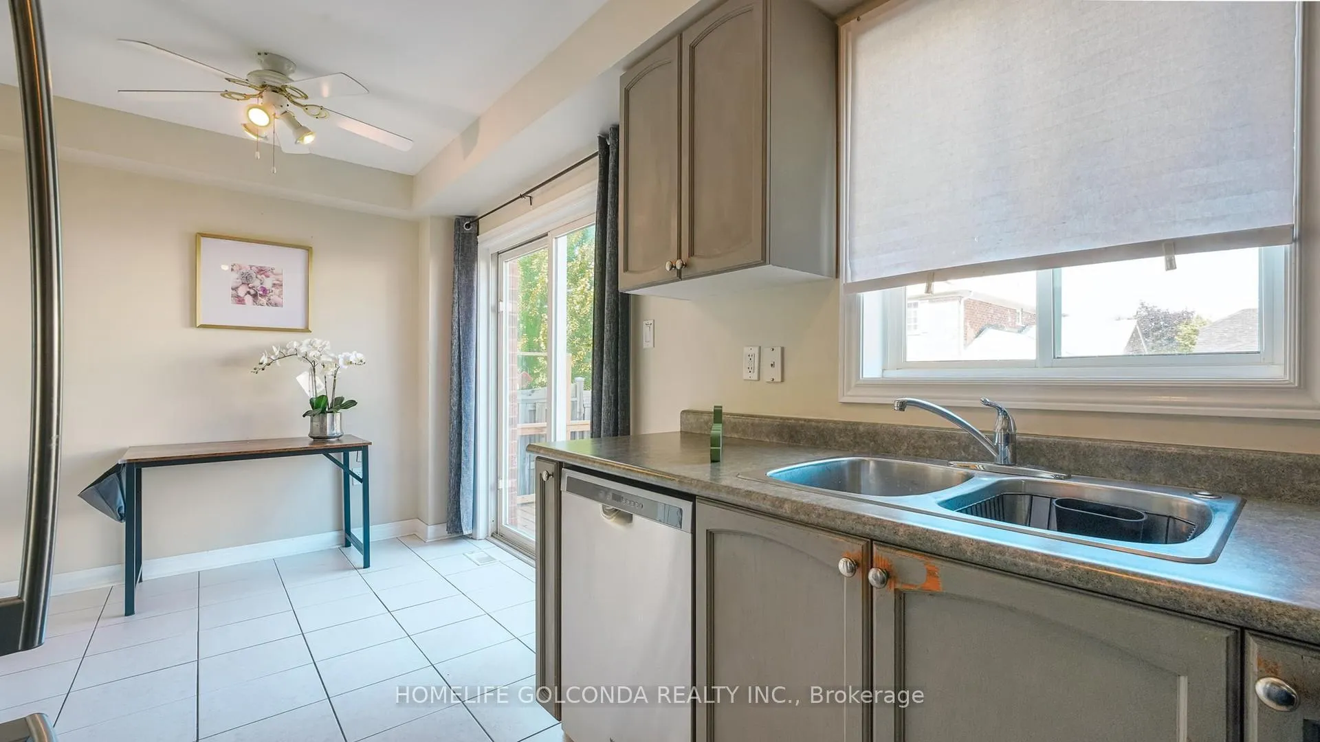 Photo 8 of 21 Bentley Crescent, Barrie, 400 West — HOMEH