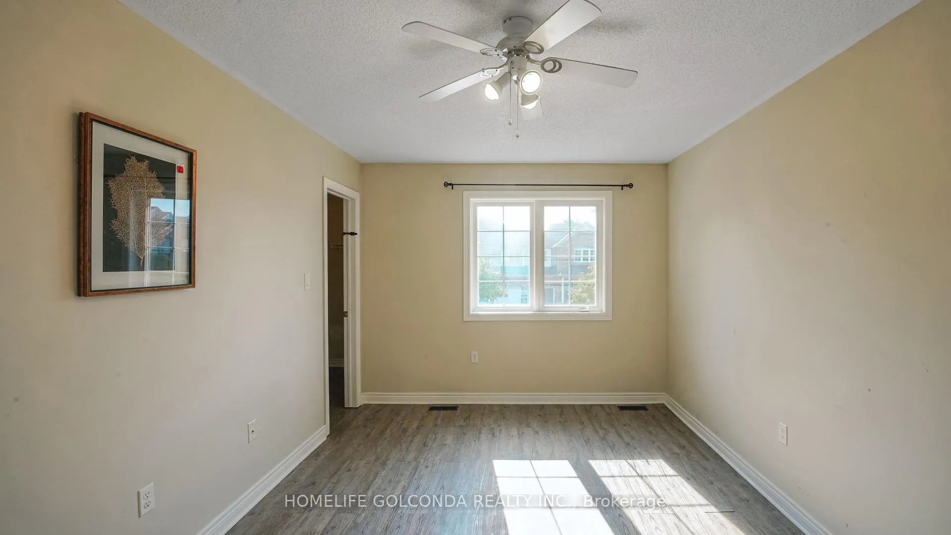 Photo 14 of 21 Bentley Crescent, Barrie, 400 West — HOMEH
