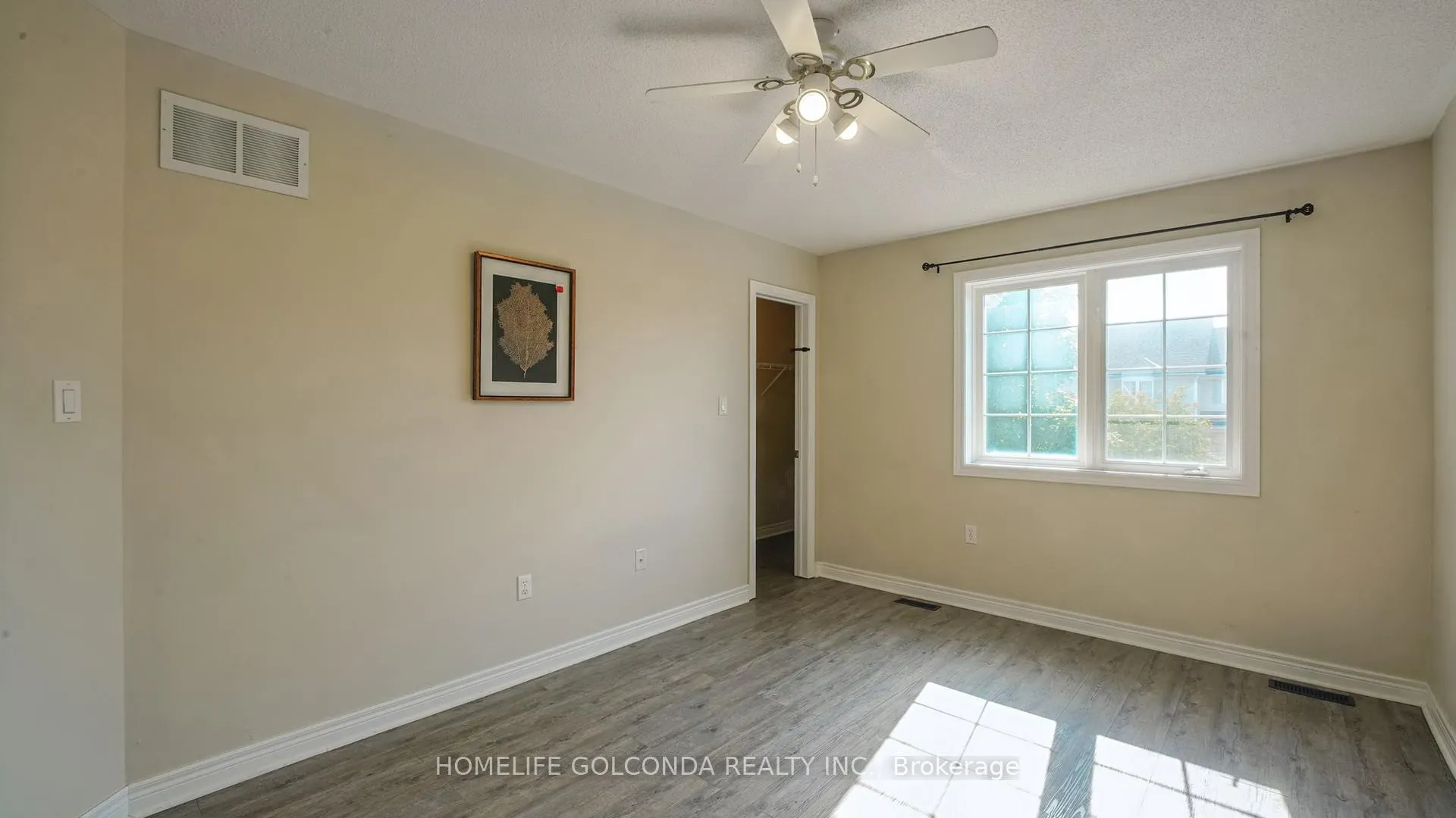 Photo 15 of 21 Bentley Crescent, Barrie, 400 West — HOMEH