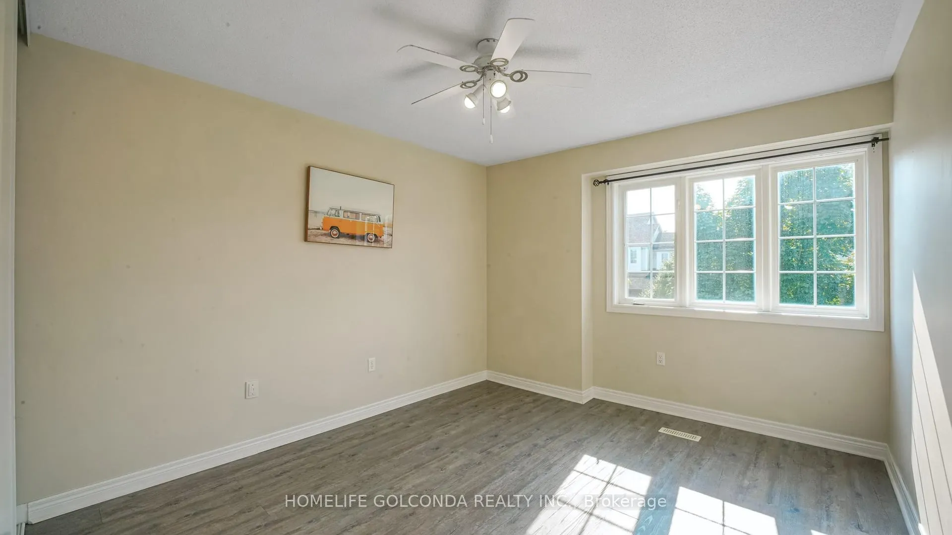 Photo 20 of 21 Bentley Crescent, Barrie, 400 West — HOMEH