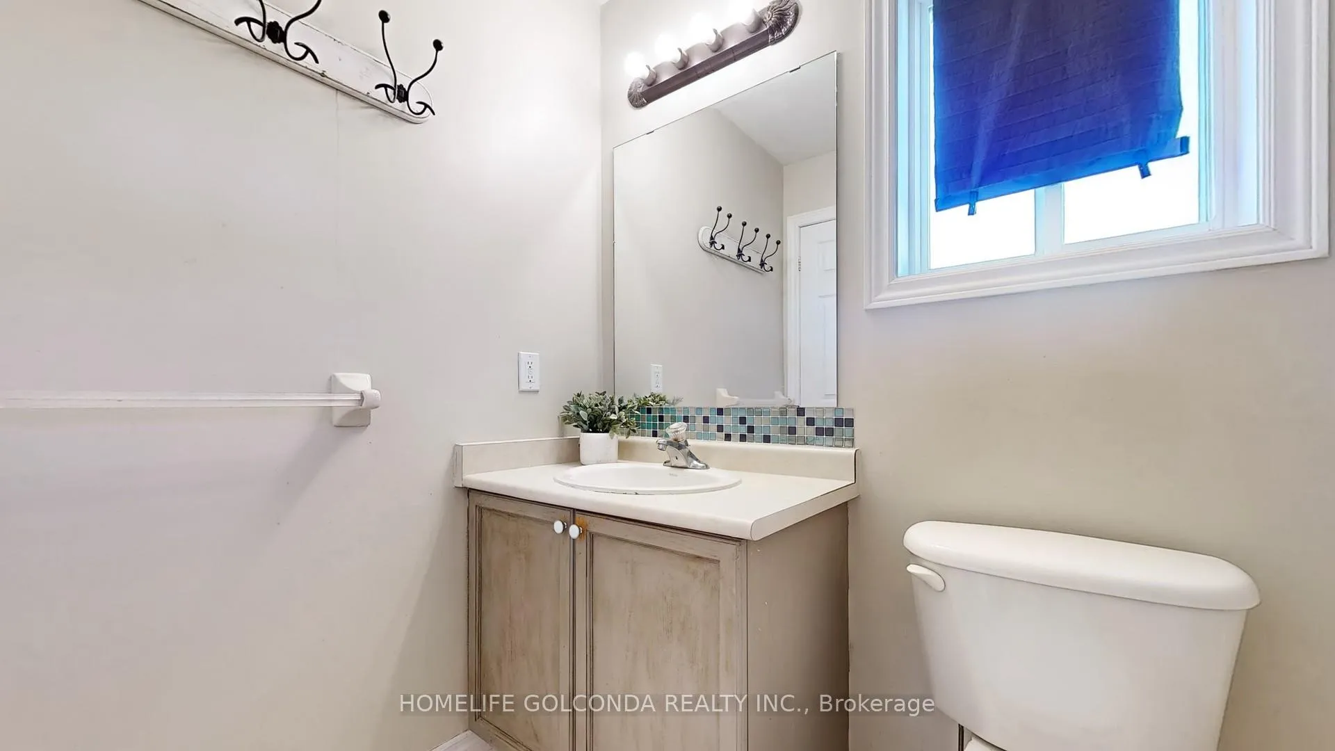 Photo 24 of 21 Bentley Crescent, Barrie, 400 West — HOMEH