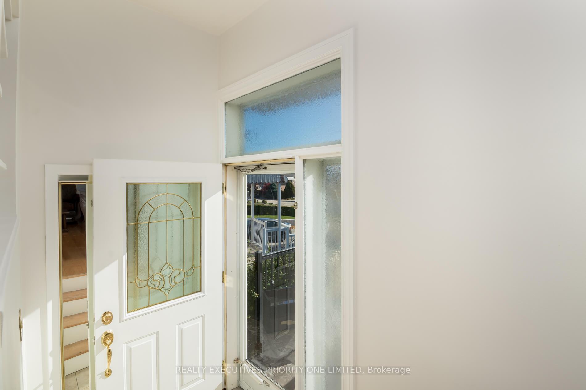 Photo 4 of 119 Willowridge Road, Etobicoke, Willowridge-Martingrove-Richview — HOMEH