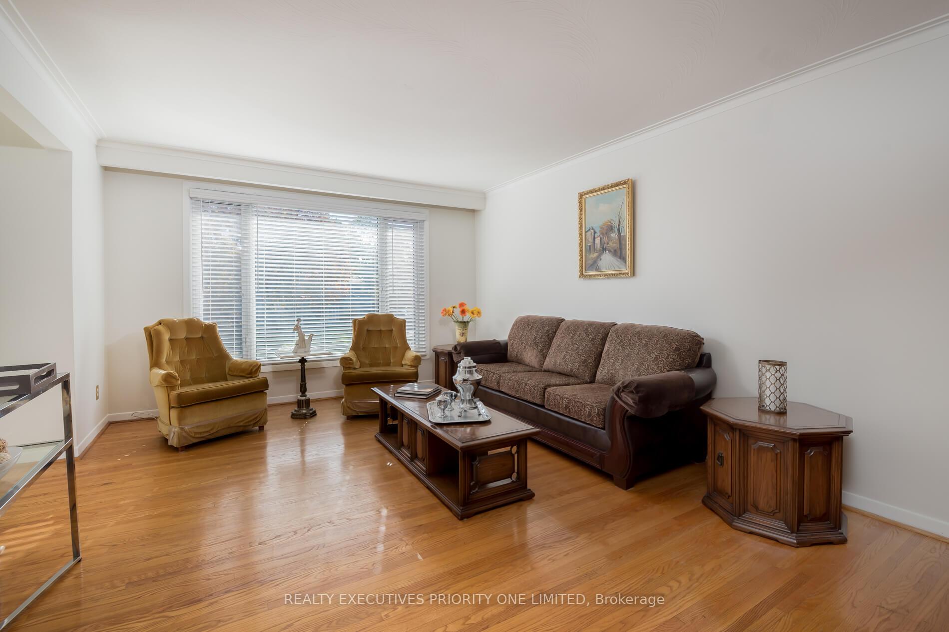 Photo 5 of 119 Willowridge Road, Etobicoke, Willowridge-Martingrove-Richview — HOMEH