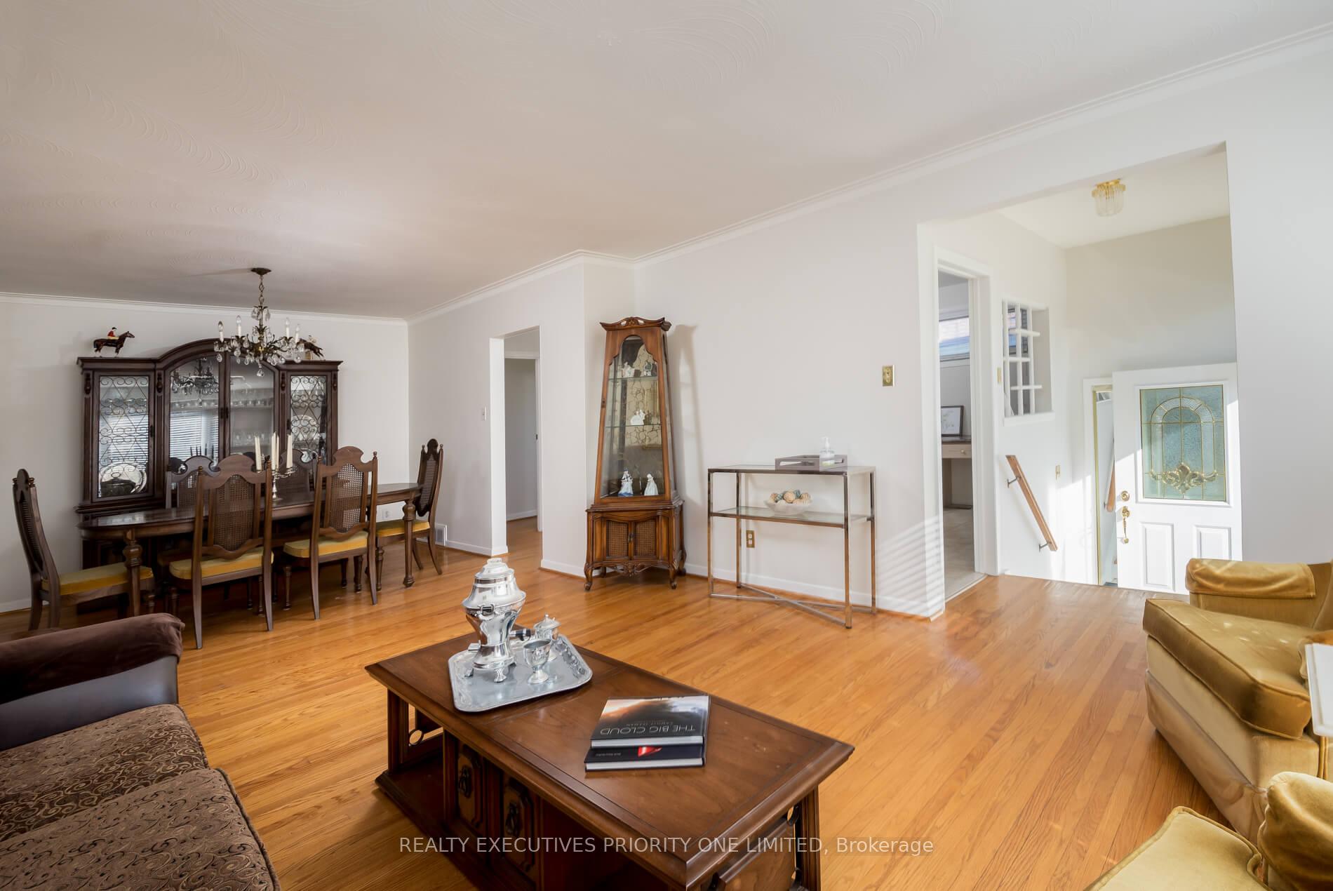 Photo 6 of 119 Willowridge Road, Etobicoke, Willowridge-Martingrove-Richview — HOMEH