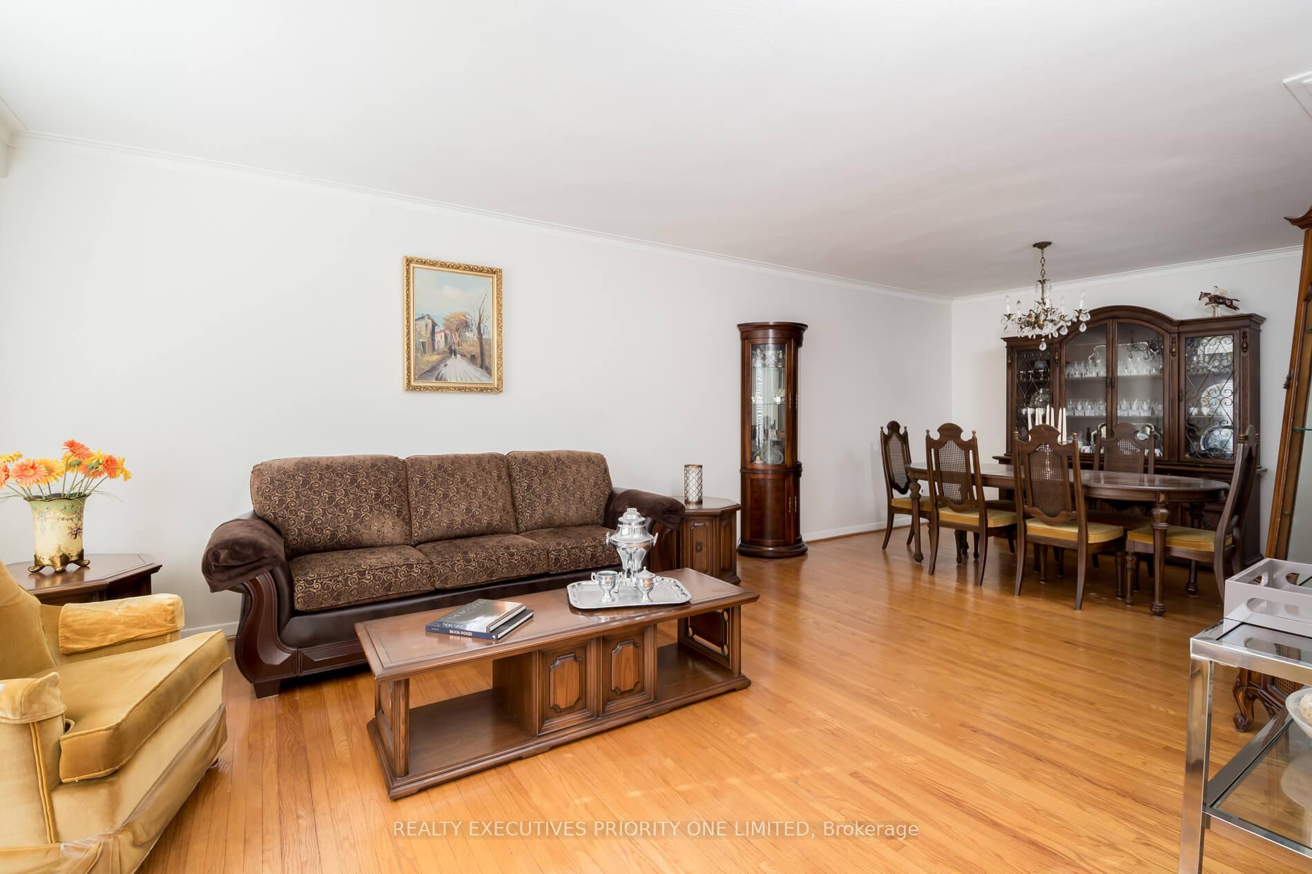 Photo 7 of 119 Willowridge Road, Etobicoke, Willowridge-Martingrove-Richview — HOMEH