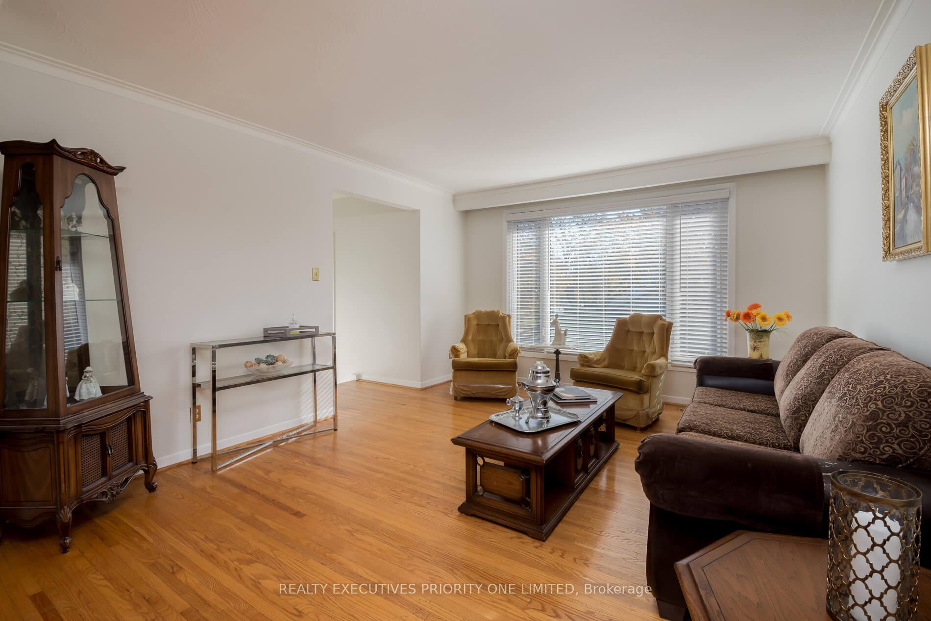 Photo 8 of 119 Willowridge Road, Etobicoke, Willowridge-Martingrove-Richview — HOMEH