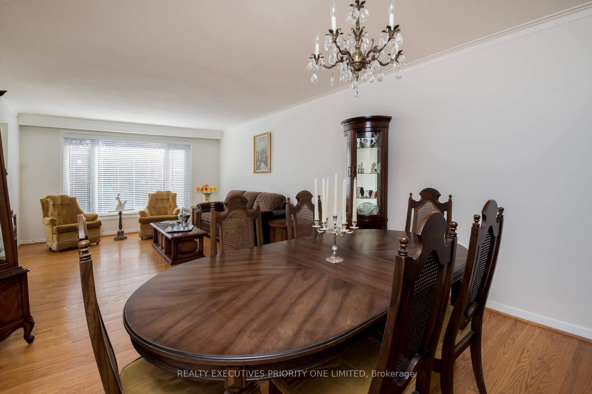Photo 9 of 119 Willowridge Road, Etobicoke, Willowridge-Martingrove-Richview — HOMEH