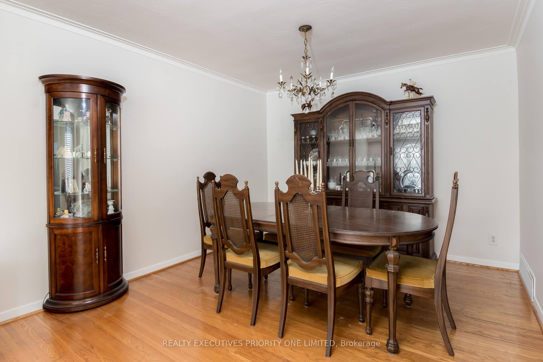 Photo 10 of 119 Willowridge Road, Etobicoke, Willowridge-Martingrove-Richview — HOMEH