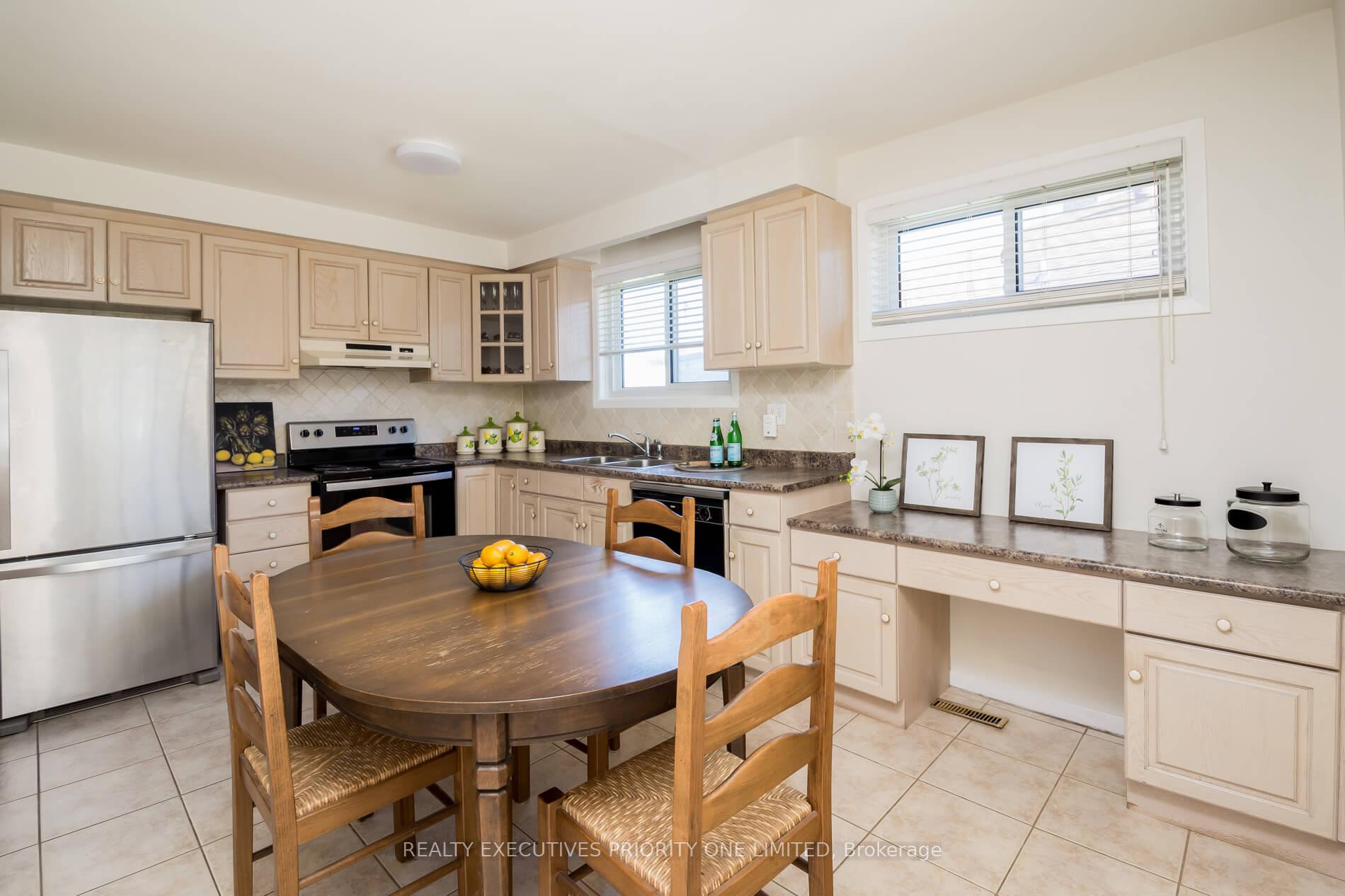 Photo 11 of 119 Willowridge Road, Etobicoke, Willowridge-Martingrove-Richview — HOMEH