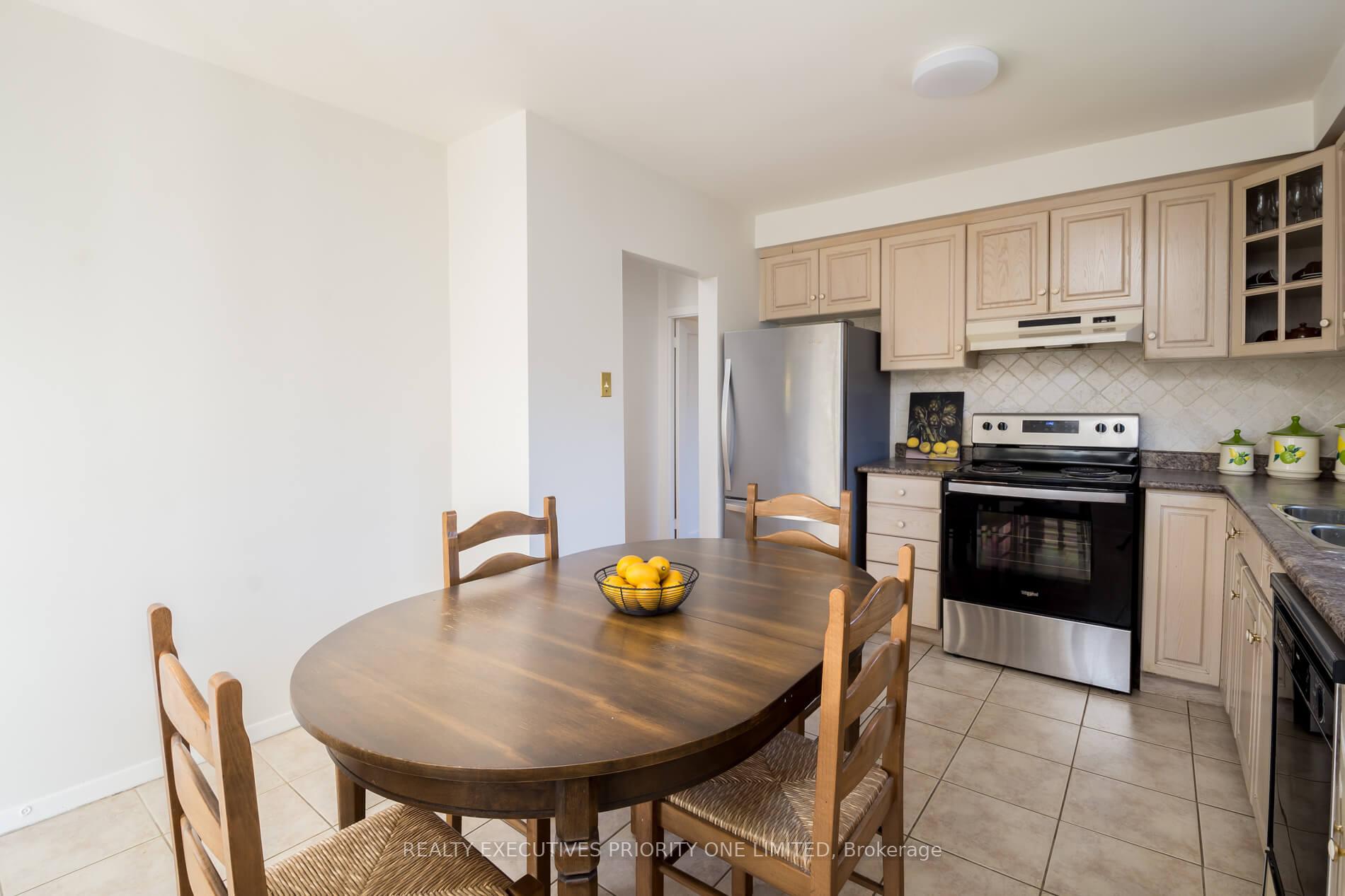Photo 13 of 119 Willowridge Road, Etobicoke, Willowridge-Martingrove-Richview — HOMEH