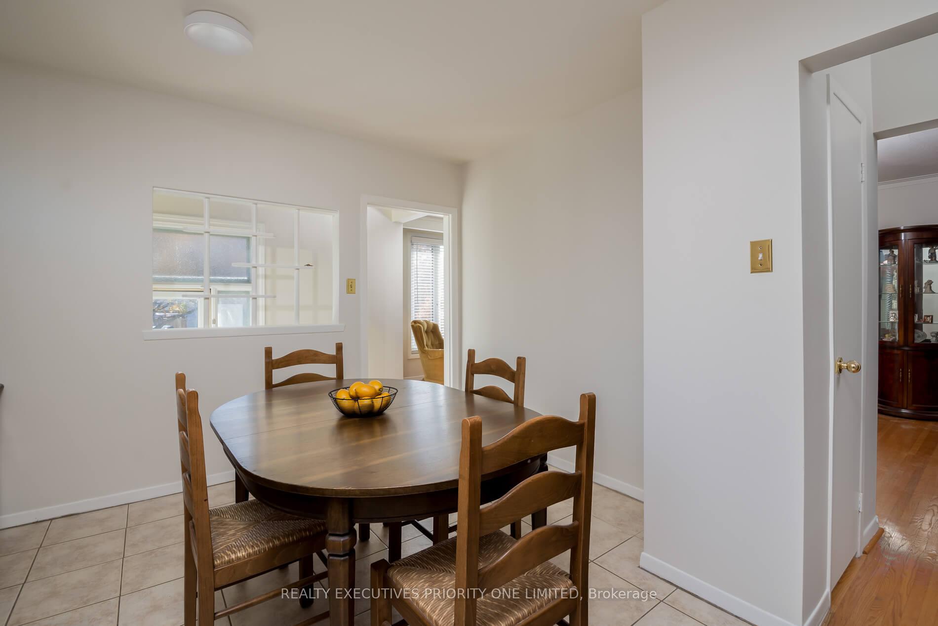 Photo 14 of 119 Willowridge Road, Etobicoke, Willowridge-Martingrove-Richview — HOMEH