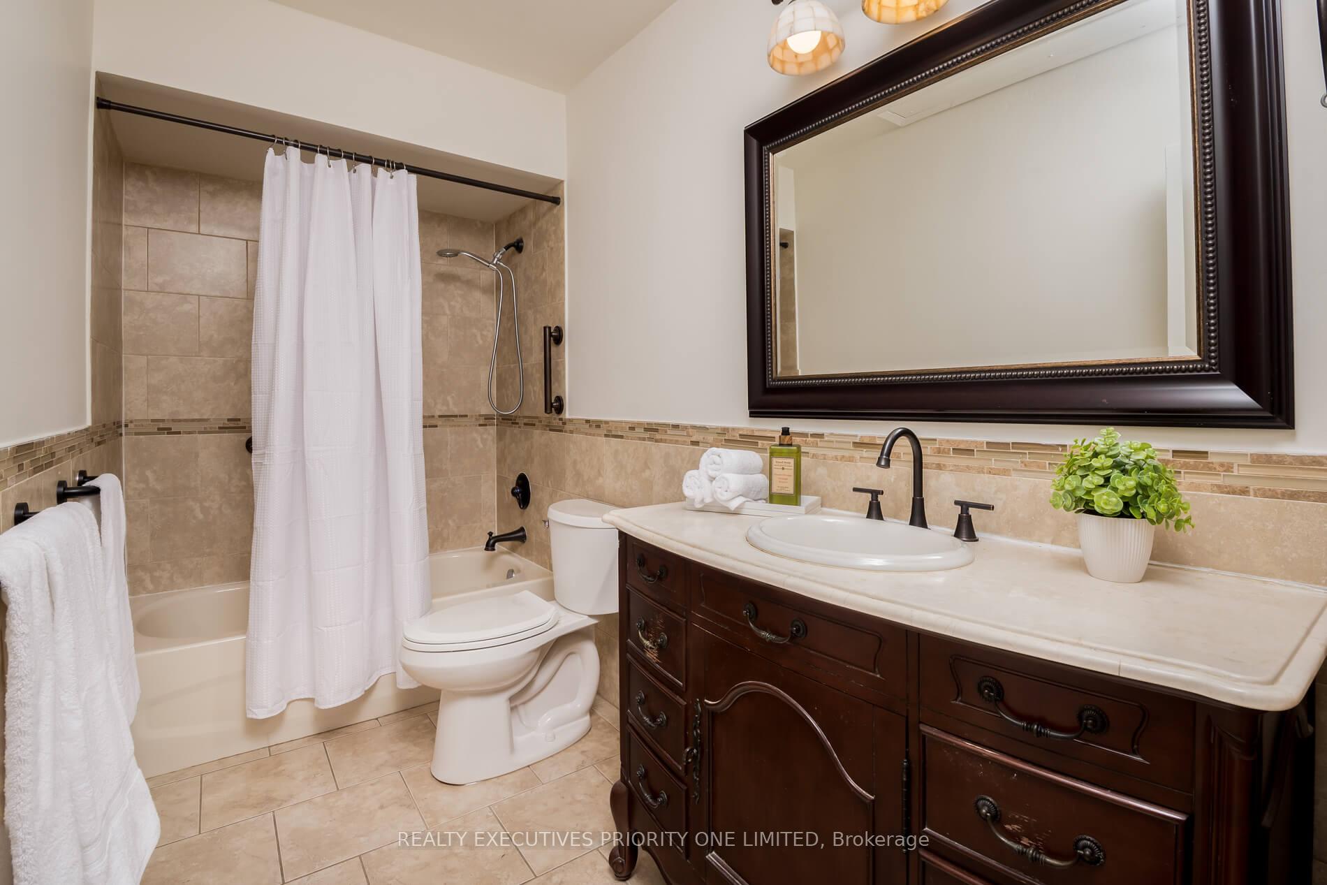 Photo 17 of 119 Willowridge Road, Etobicoke, Willowridge-Martingrove-Richview — HOMEH