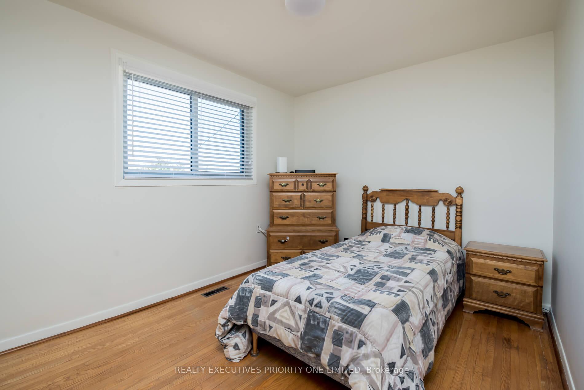 Photo 18 of 119 Willowridge Road, Etobicoke, Willowridge-Martingrove-Richview — HOMEH
