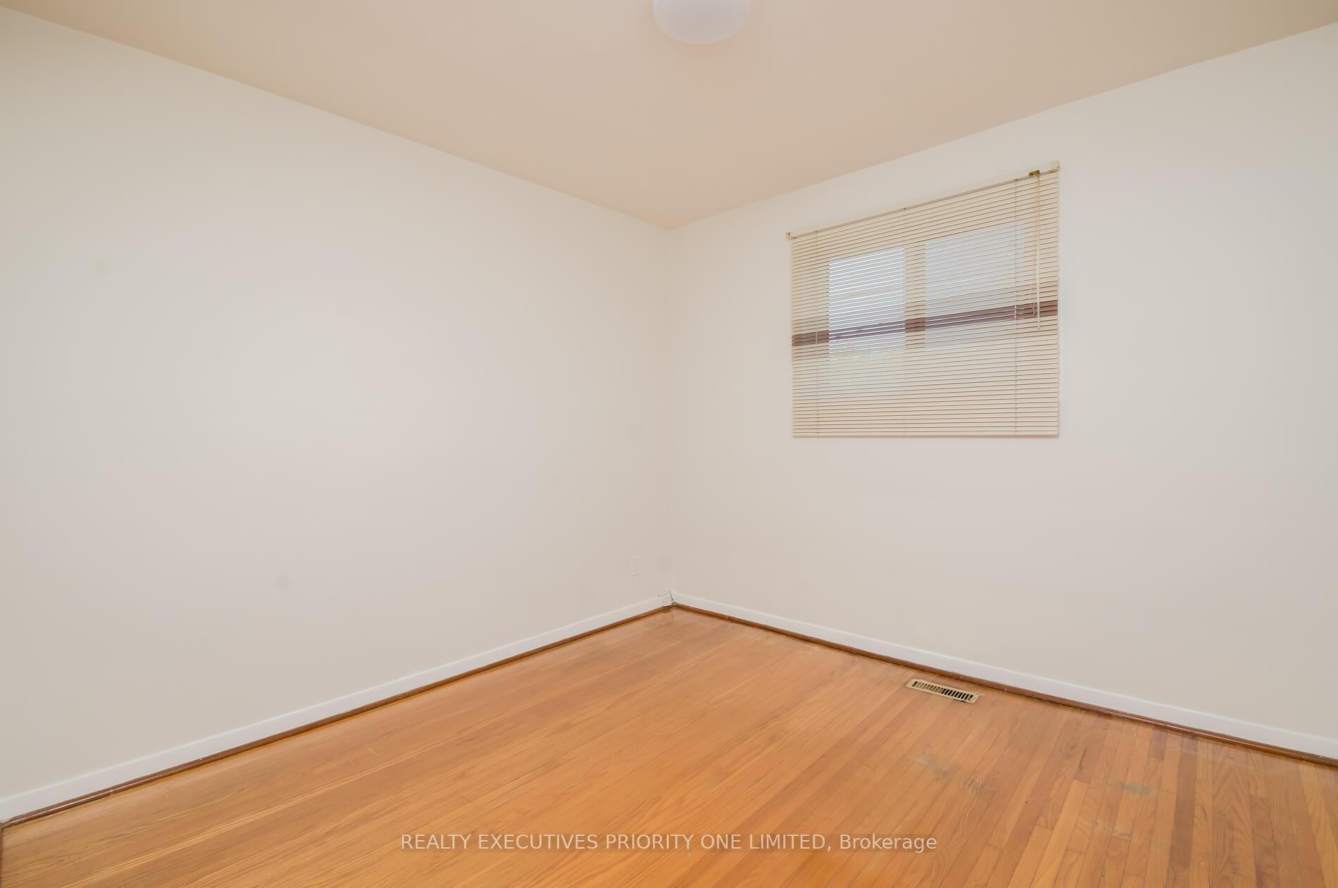Photo 19 of 119 Willowridge Road, Etobicoke, Willowridge-Martingrove-Richview — HOMEH