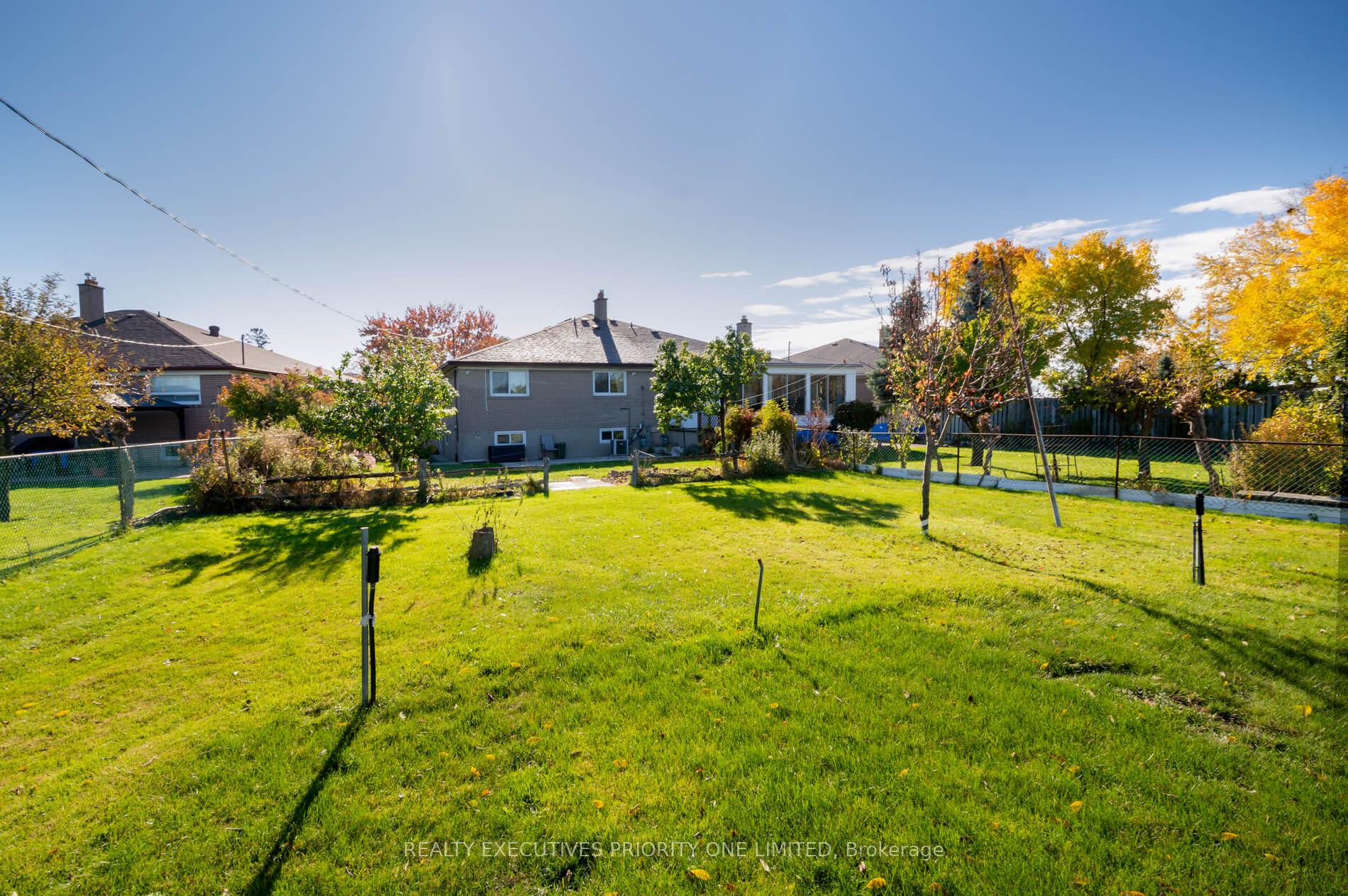 Photo 29 of 119 Willowridge Road, Etobicoke, Willowridge-Martingrove-Richview — HOMEH