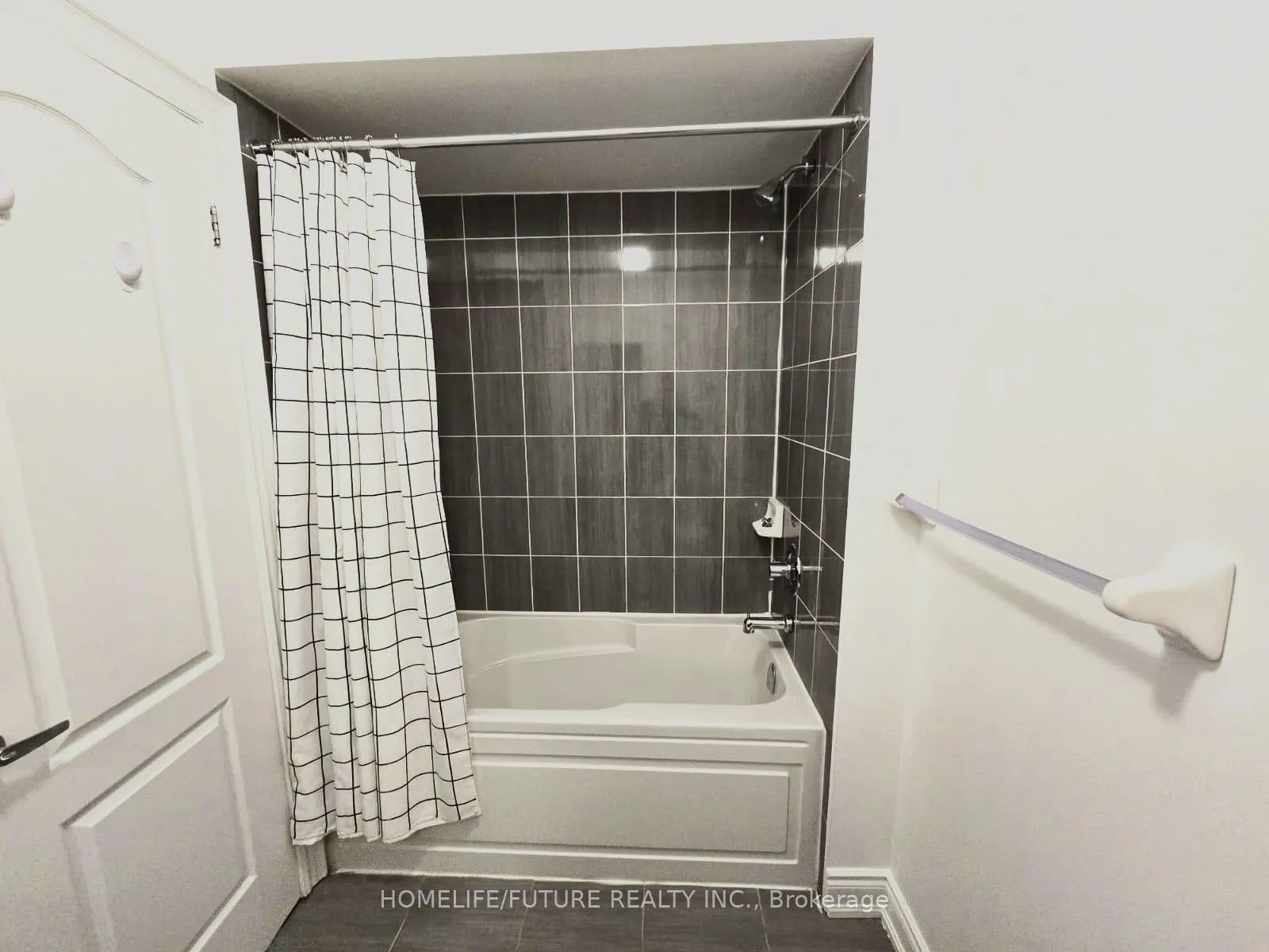 Photo 11 of 941 Finley Avenue, Ajax, South West — HOMEH