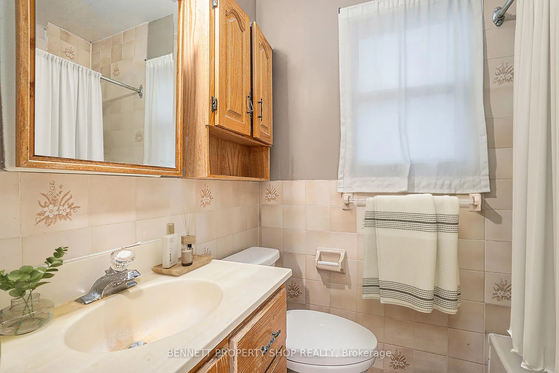 Photo 7 of 51 Smirle Avenue, Ottawa, Ottawa West — HOMEH