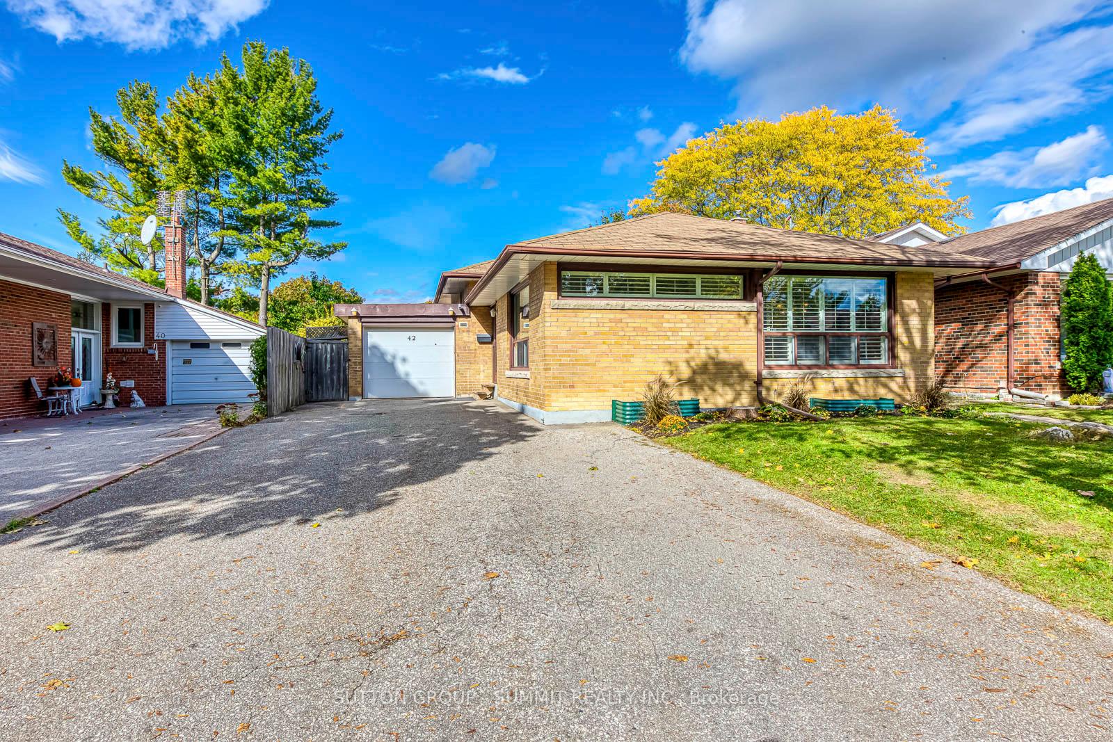 Photo 2 of 42 Winnipeg Road, Etobicoke, Kingsview Village-The Westway — HOMEH