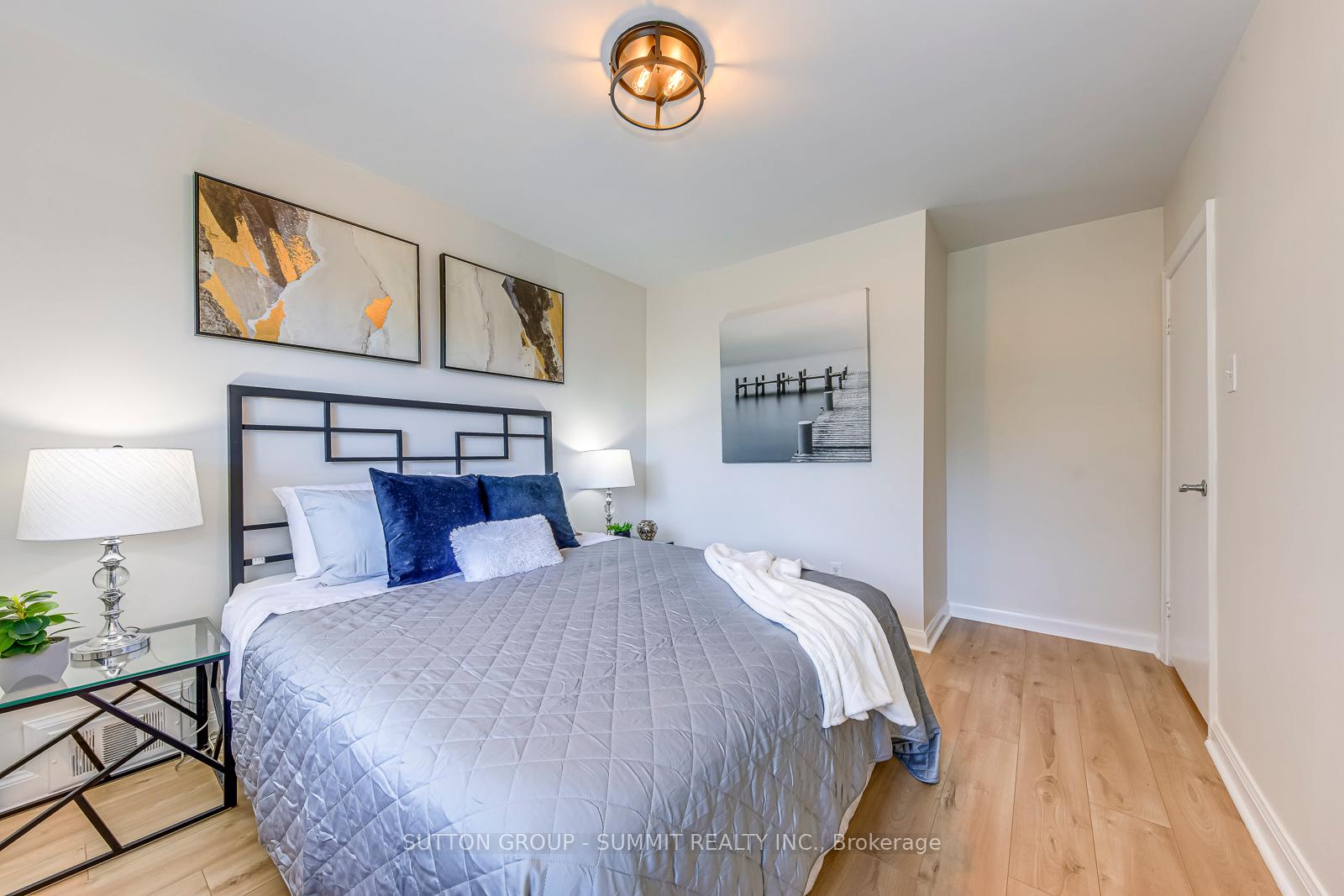 Photo 19 of 42 Winnipeg Road, Etobicoke, Kingsview Village-The Westway — HOMEH