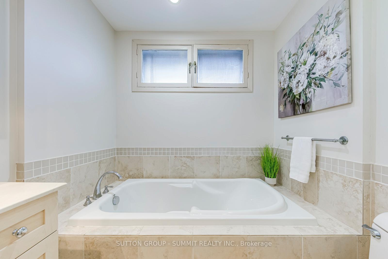 Photo 24 of 42 Winnipeg Road, Etobicoke, Kingsview Village-The Westway — HOMEH