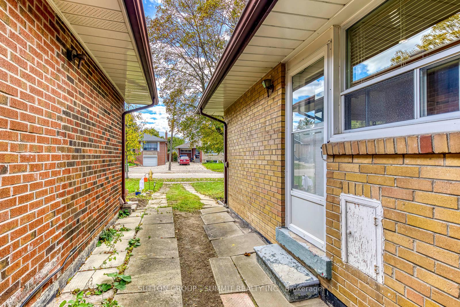 Photo 35 of 42 Winnipeg Road, Etobicoke, Kingsview Village-The Westway — HOMEH