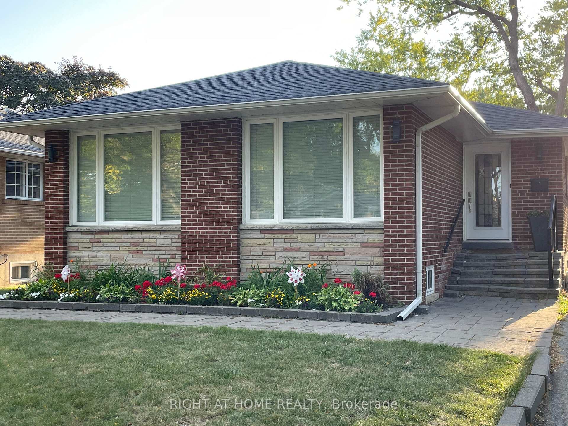 Photo 1 of 34 Cromer Place, Etobicoke, Willowridge-Martingrove-Richview — HOMEH