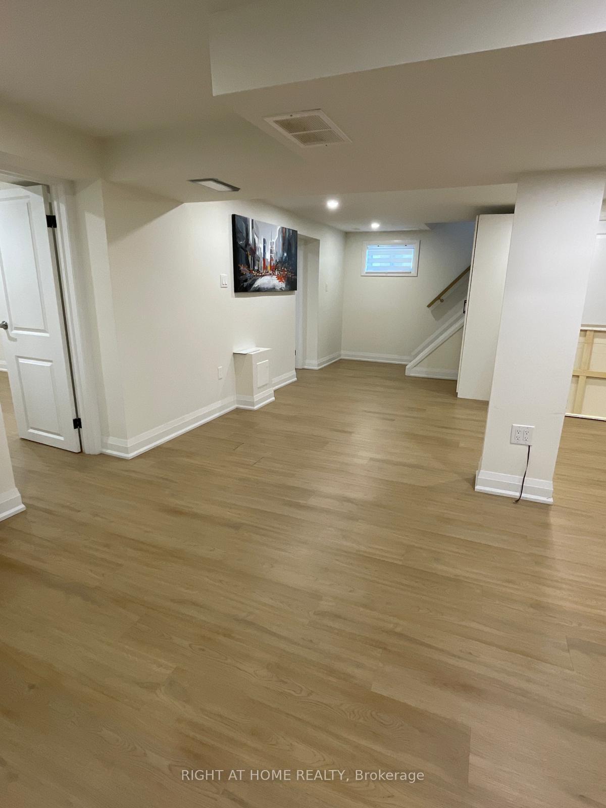 Photo 3 of 34 Cromer Place, Etobicoke, Willowridge-Martingrove-Richview — HOMEH