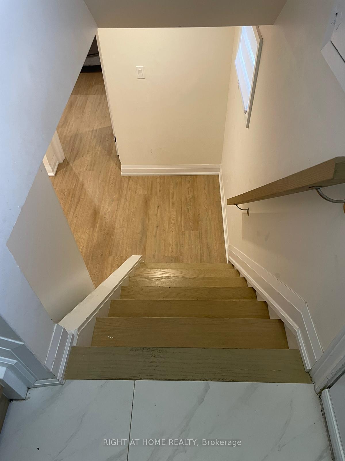 Photo 5 of 34 Cromer Place, Etobicoke, Willowridge-Martingrove-Richview — HOMEH