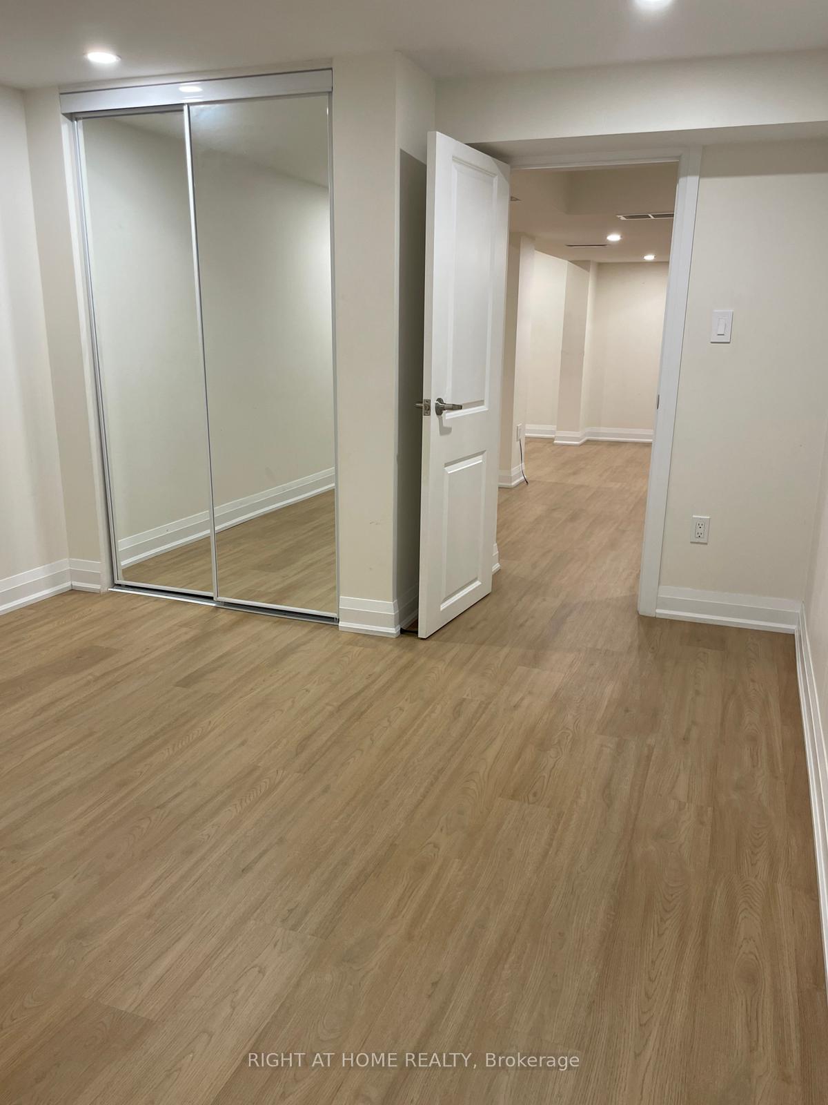 Photo 8 of 34 Cromer Place, Etobicoke, Willowridge-Martingrove-Richview — HOMEH