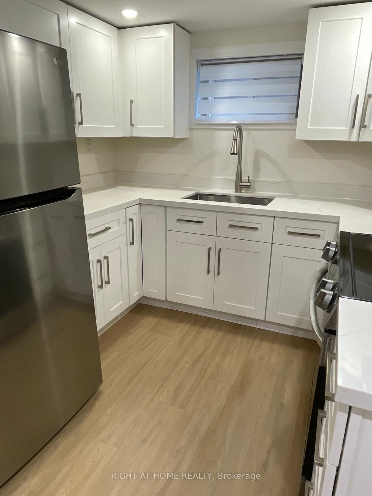 Photo 9 of 34 Cromer Place, Etobicoke, Willowridge-Martingrove-Richview — HOMEH
