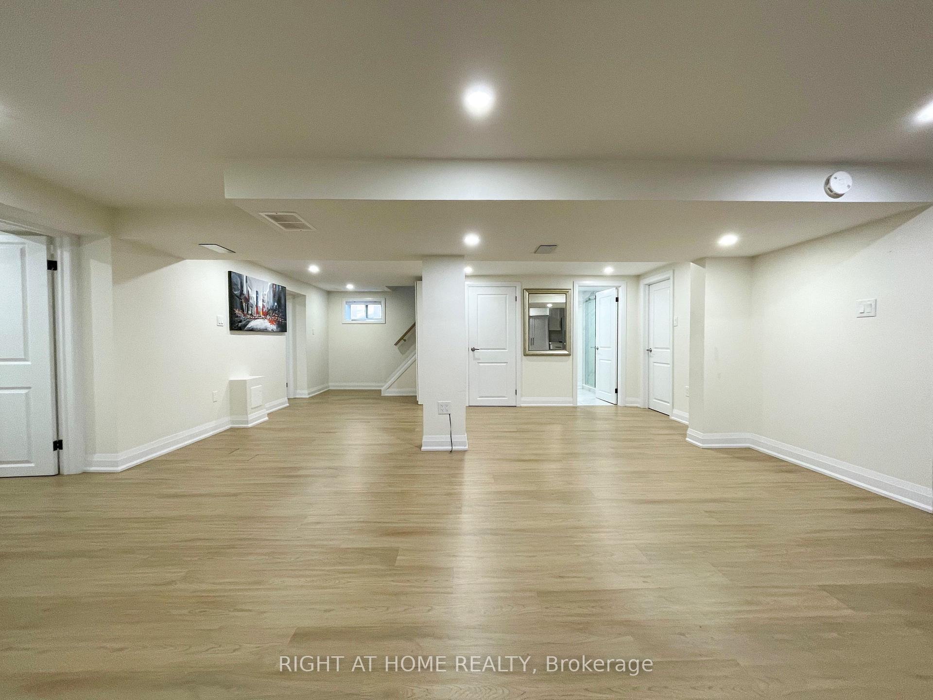 Photo 10 of 34 Cromer Place, Etobicoke, Willowridge-Martingrove-Richview — HOMEH