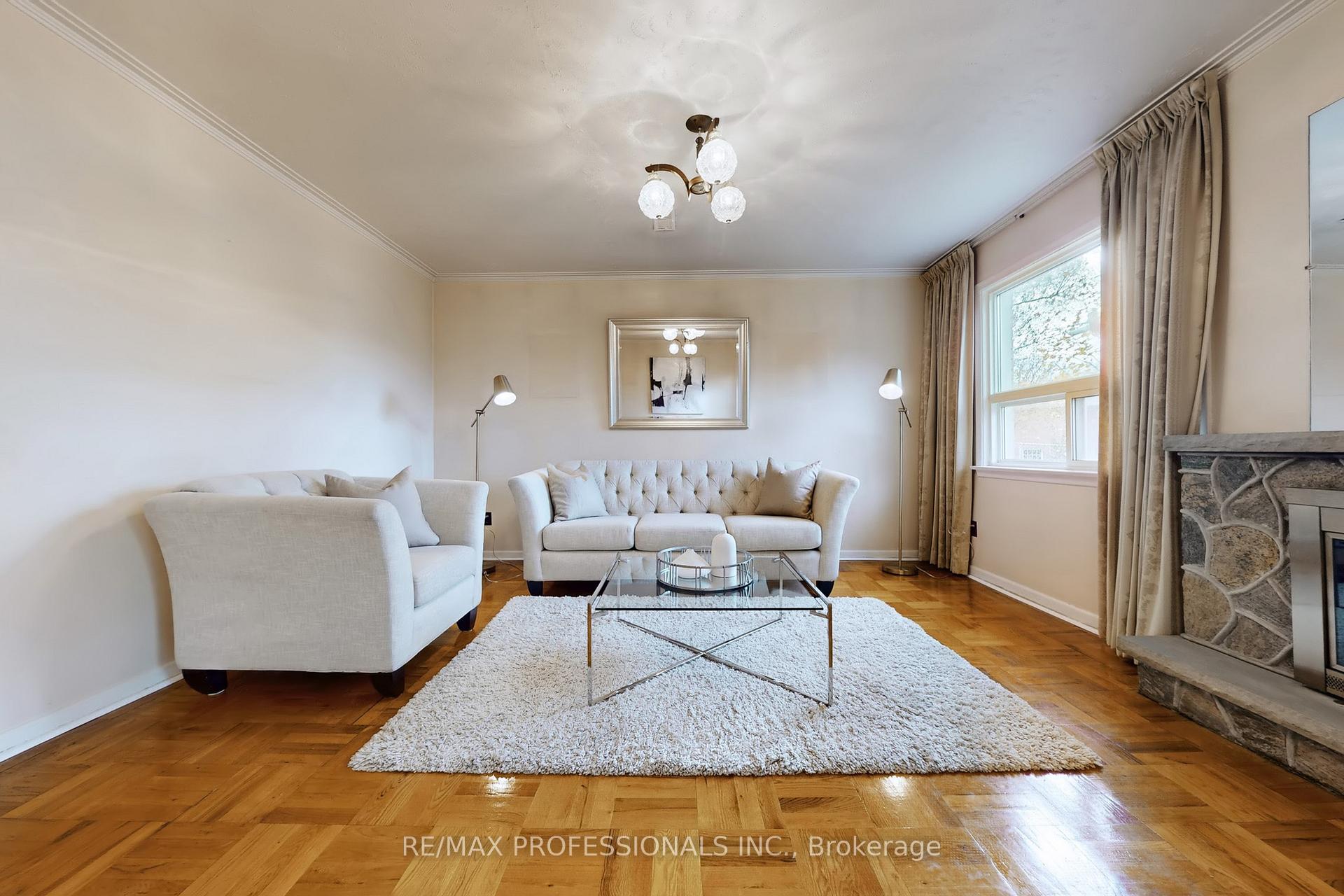 Photo 14 of 10 Crestridge Heights Road, Etobicoke, Willowridge-Martingrove-Richview — HOMEH