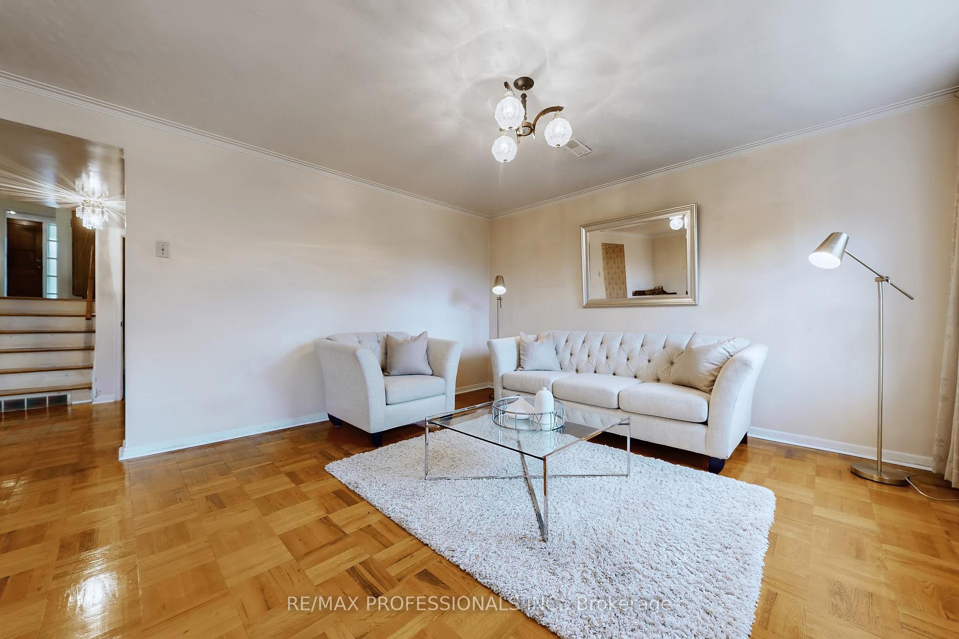 Photo 15 of 10 Crestridge Heights Road, Etobicoke, Willowridge-Martingrove-Richview — HOMEH