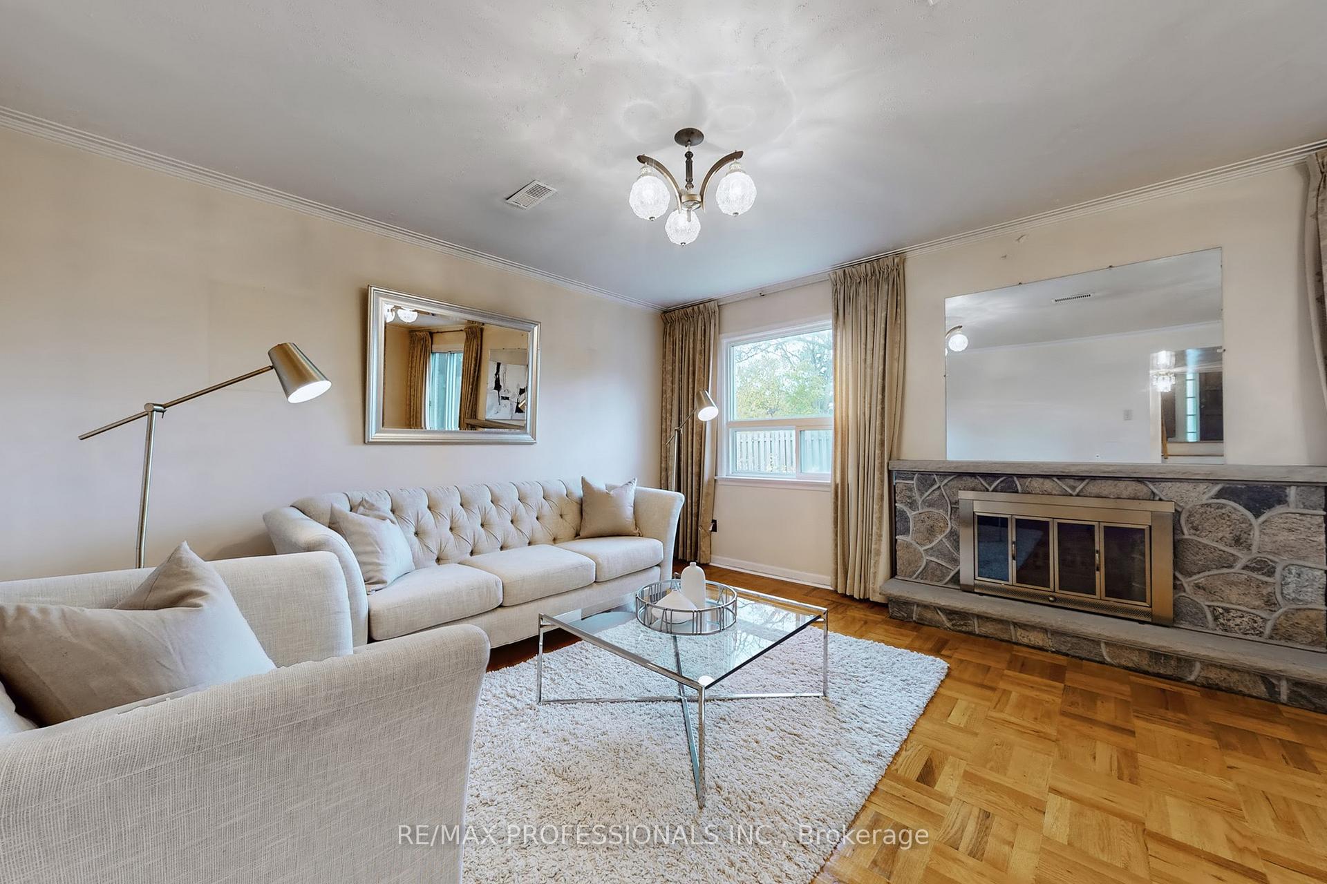 Photo 16 of 10 Crestridge Heights Road, Etobicoke, Willowridge-Martingrove-Richview — HOMEH