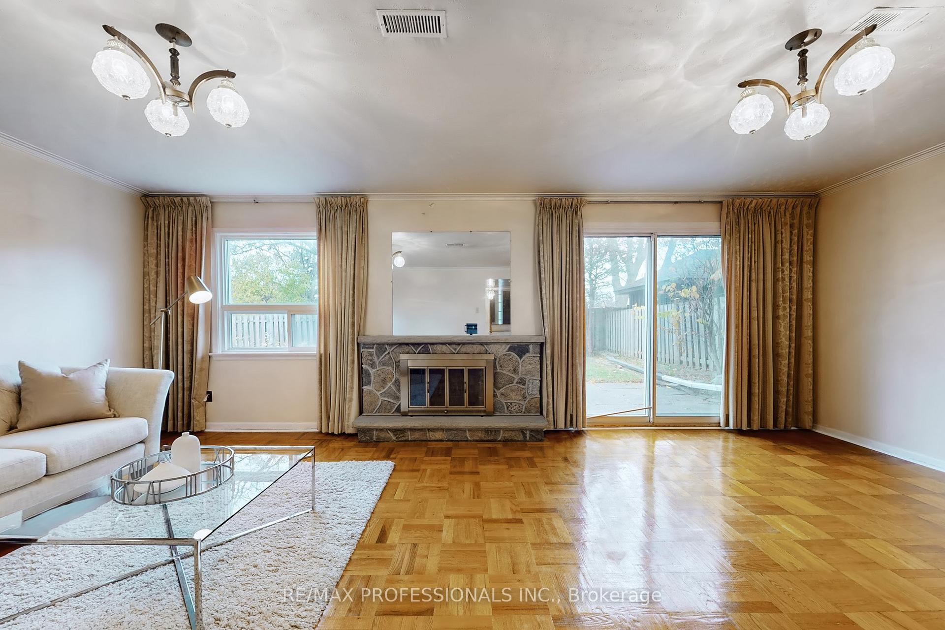 Photo 18 of 10 Crestridge Heights Road, Etobicoke, Willowridge-Martingrove-Richview — HOMEH