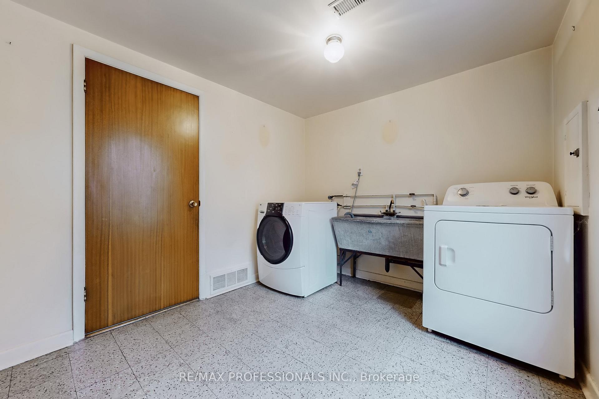 Photo 23 of 10 Crestridge Heights Road, Etobicoke, Willowridge-Martingrove-Richview — HOMEH