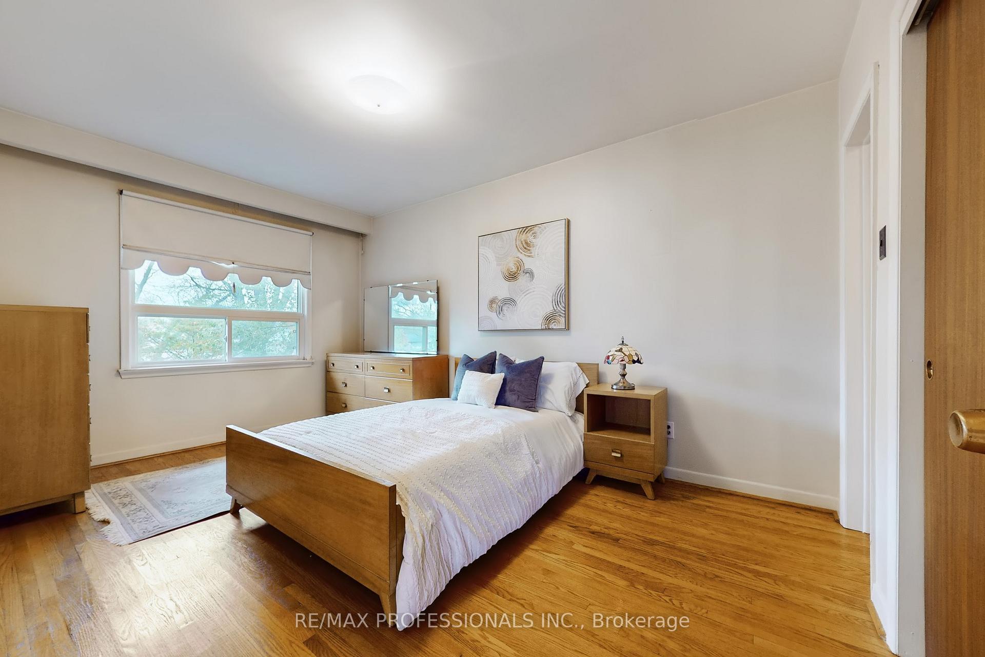 Photo 24 of 10 Crestridge Heights Road, Etobicoke, Willowridge-Martingrove-Richview — HOMEH