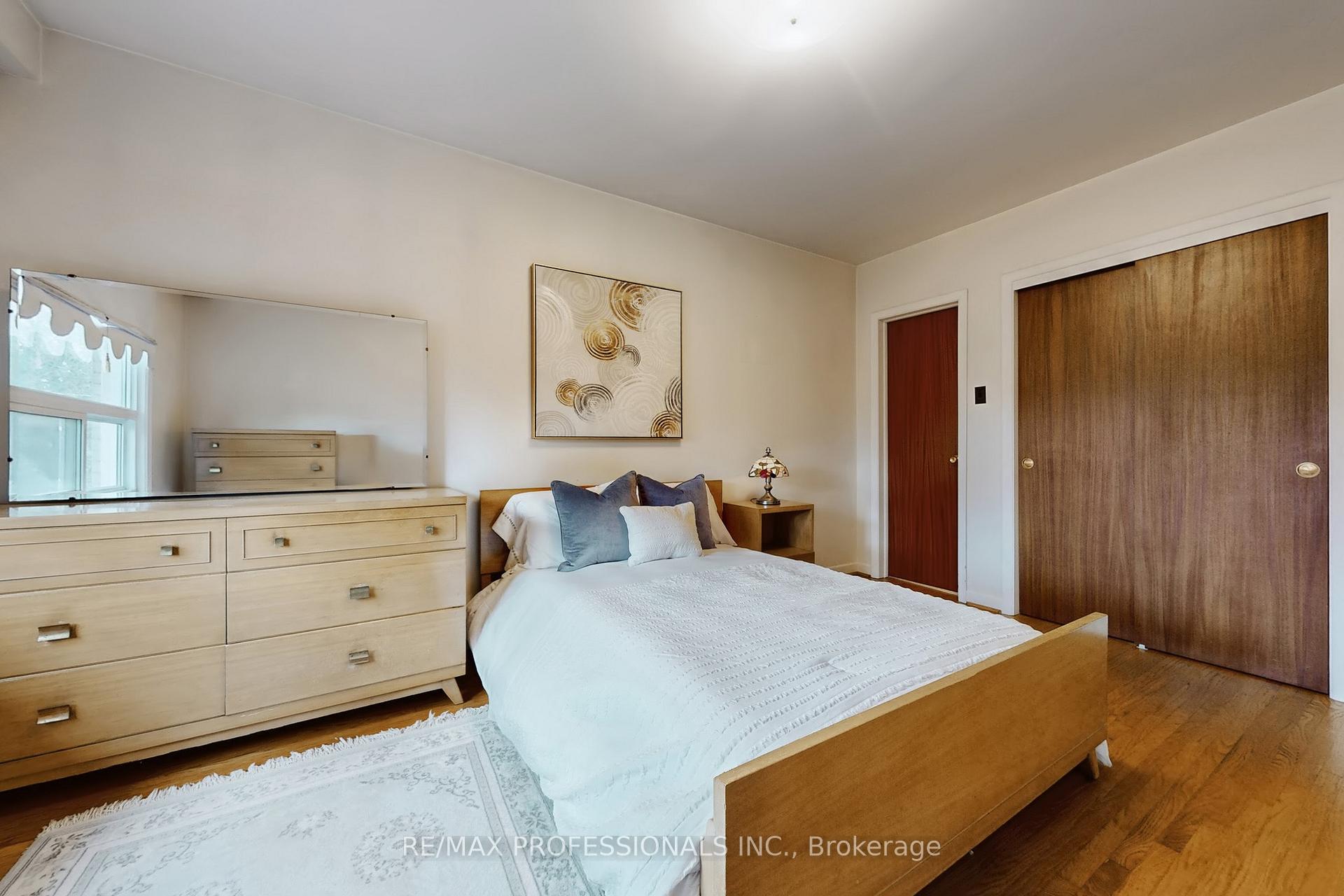 Photo 25 of 10 Crestridge Heights Road, Etobicoke, Willowridge-Martingrove-Richview — HOMEH