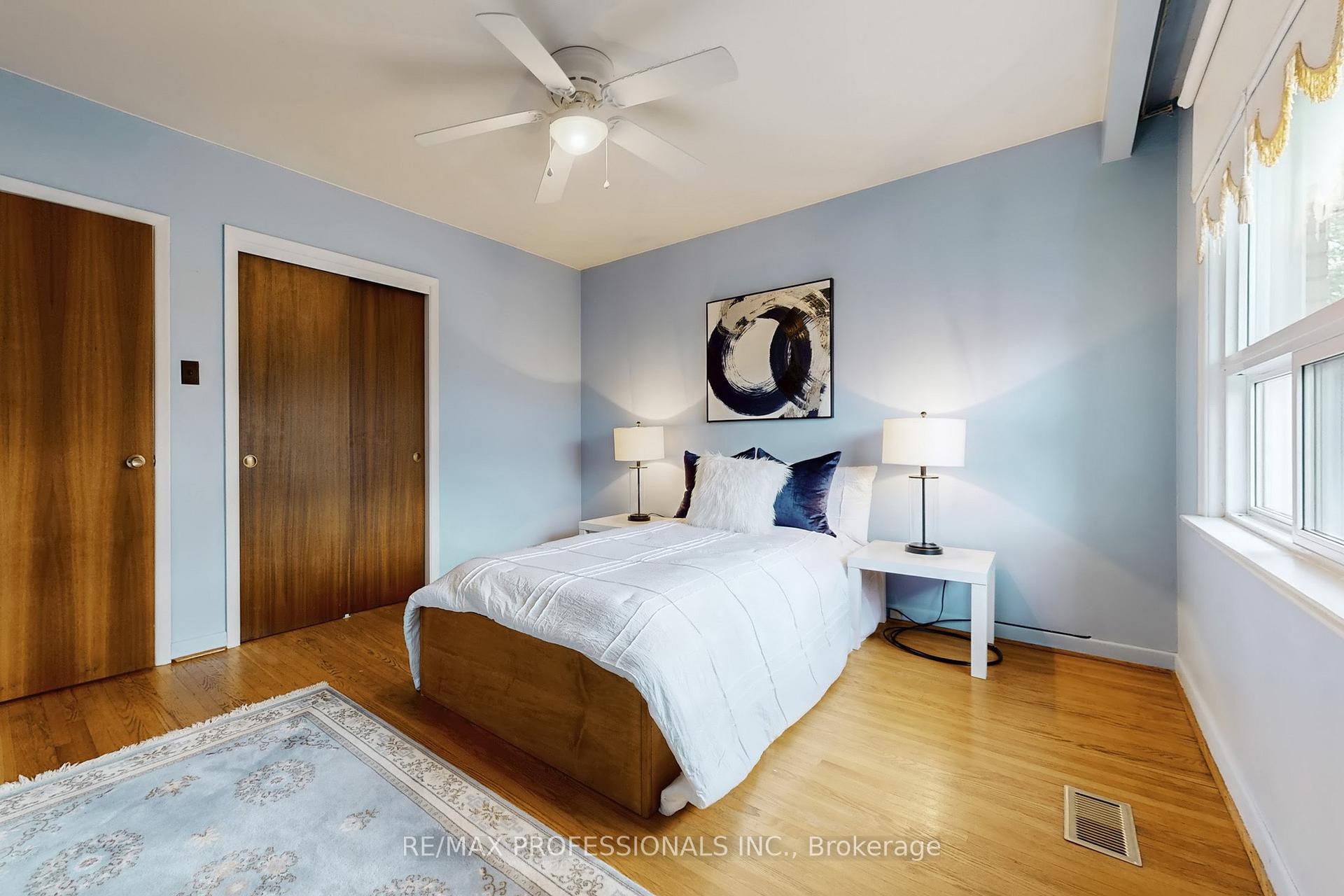 Photo 27 of 10 Crestridge Heights Road, Etobicoke, Willowridge-Martingrove-Richview — HOMEH