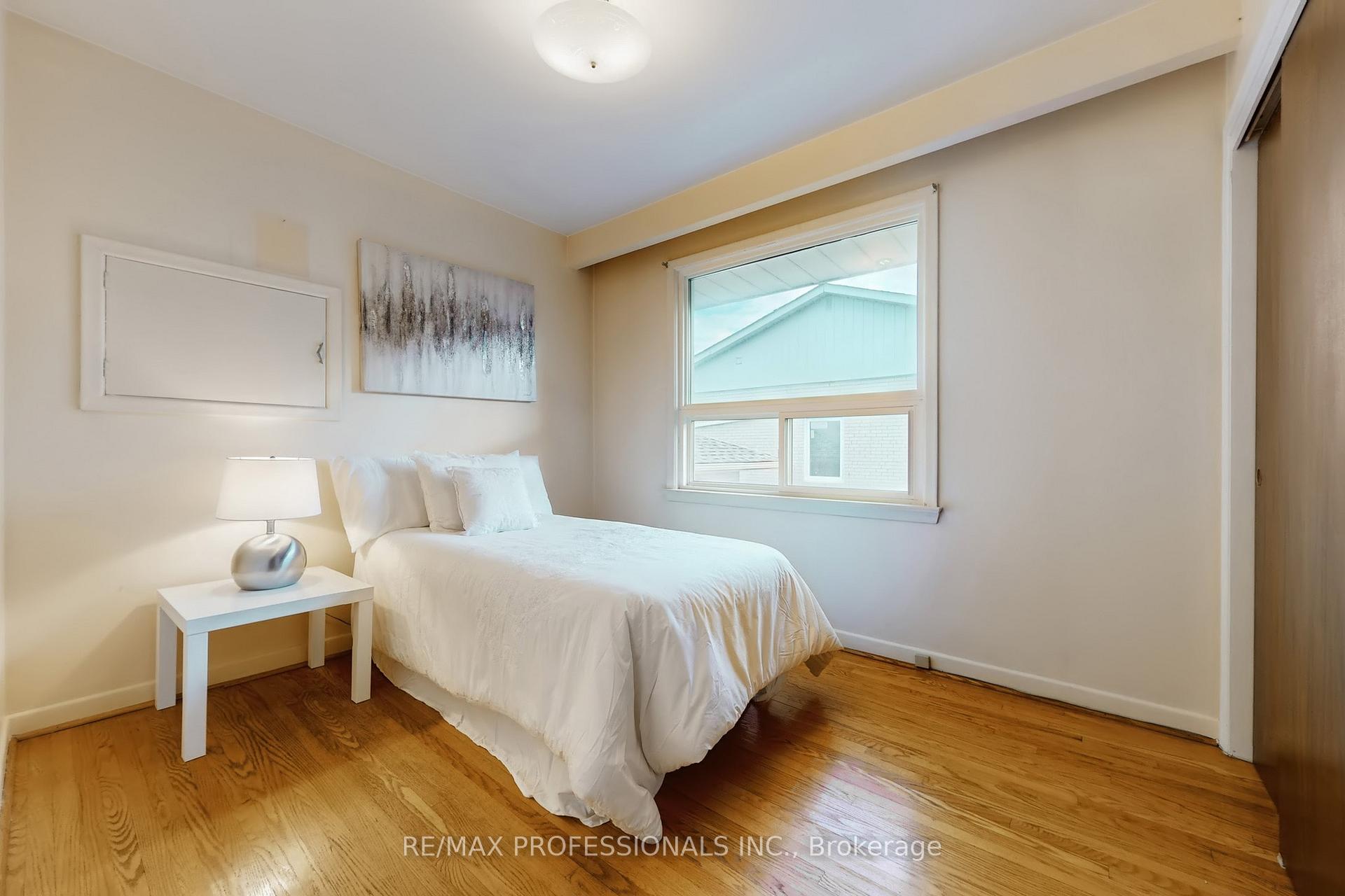 Photo 28 of 10 Crestridge Heights Road, Etobicoke, Willowridge-Martingrove-Richview — HOMEH