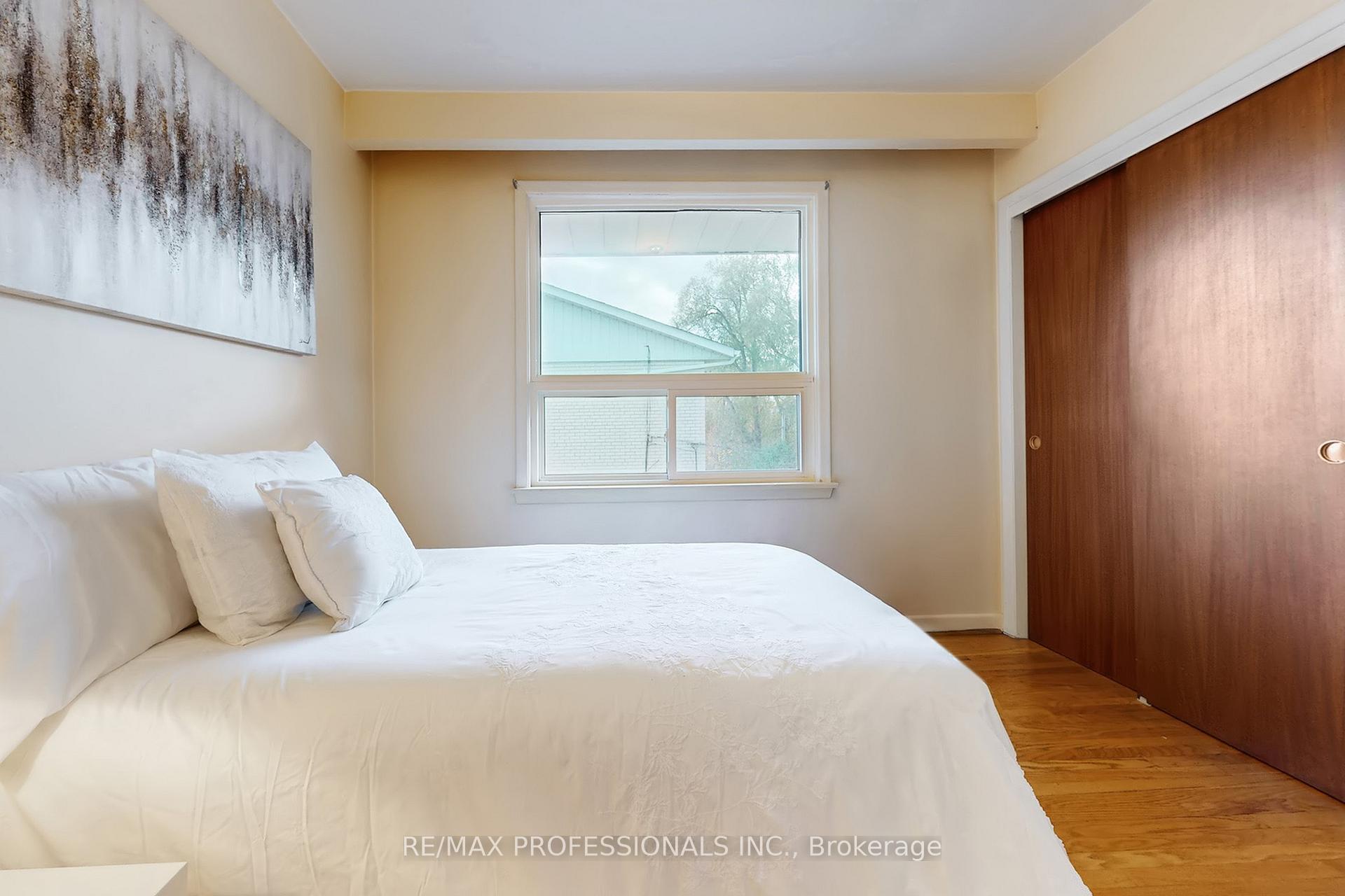 Photo 29 of 10 Crestridge Heights Road, Etobicoke, Willowridge-Martingrove-Richview — HOMEH