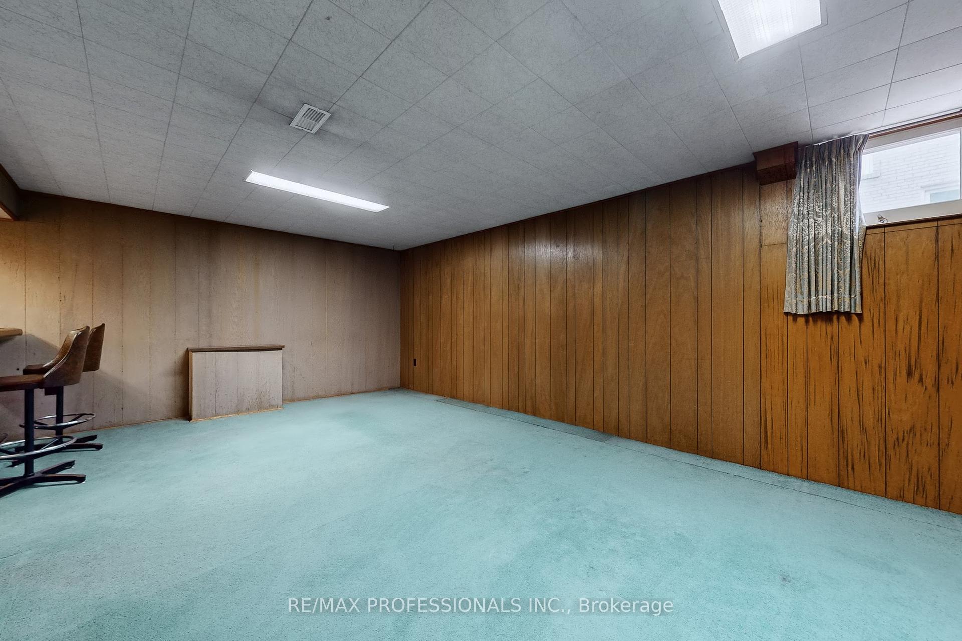 Photo 31 of 10 Crestridge Heights Road, Etobicoke, Willowridge-Martingrove-Richview — HOMEH