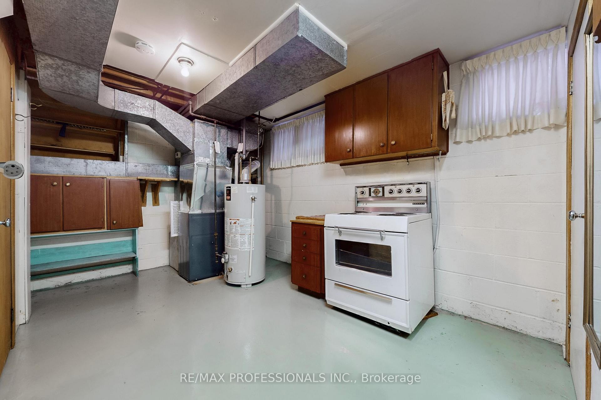 Photo 32 of 10 Crestridge Heights Road, Etobicoke, Willowridge-Martingrove-Richview — HOMEH